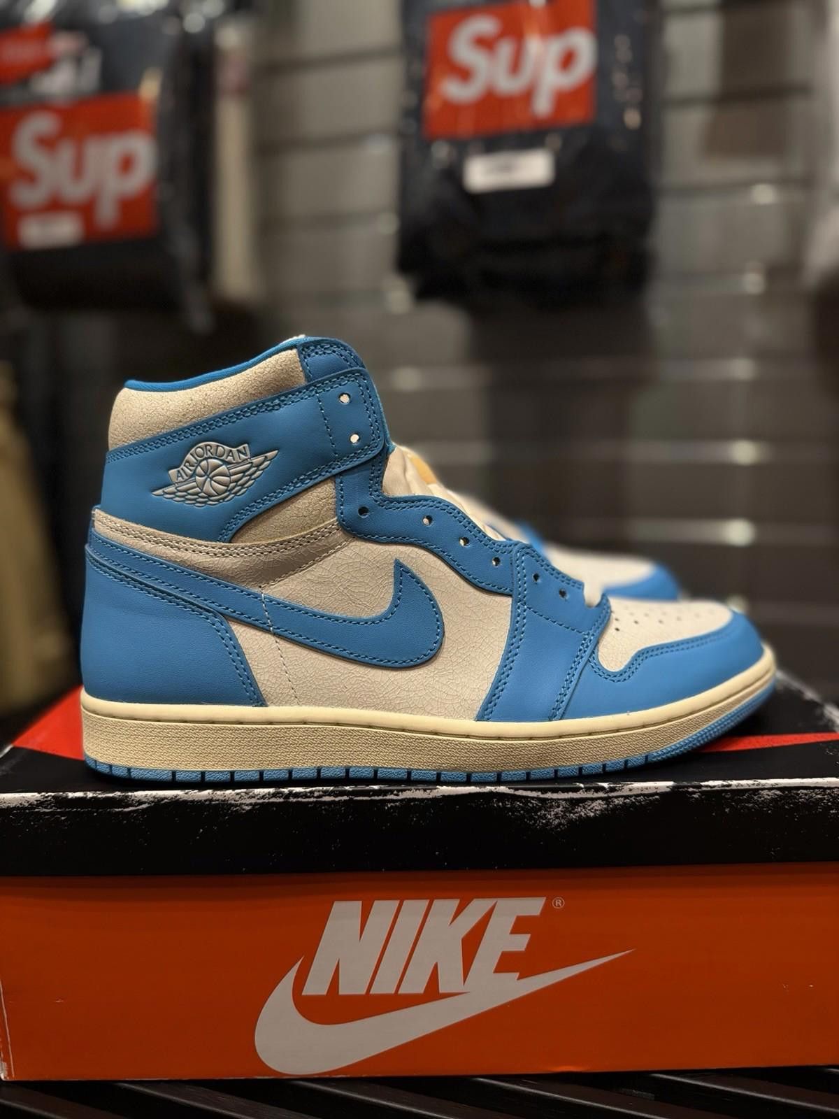Jordan Brand Mens Size 11 Nike Air Jordan 1 Retro High UNC Reimagined Size US 11 / EU 44 - 2 Thumbnail