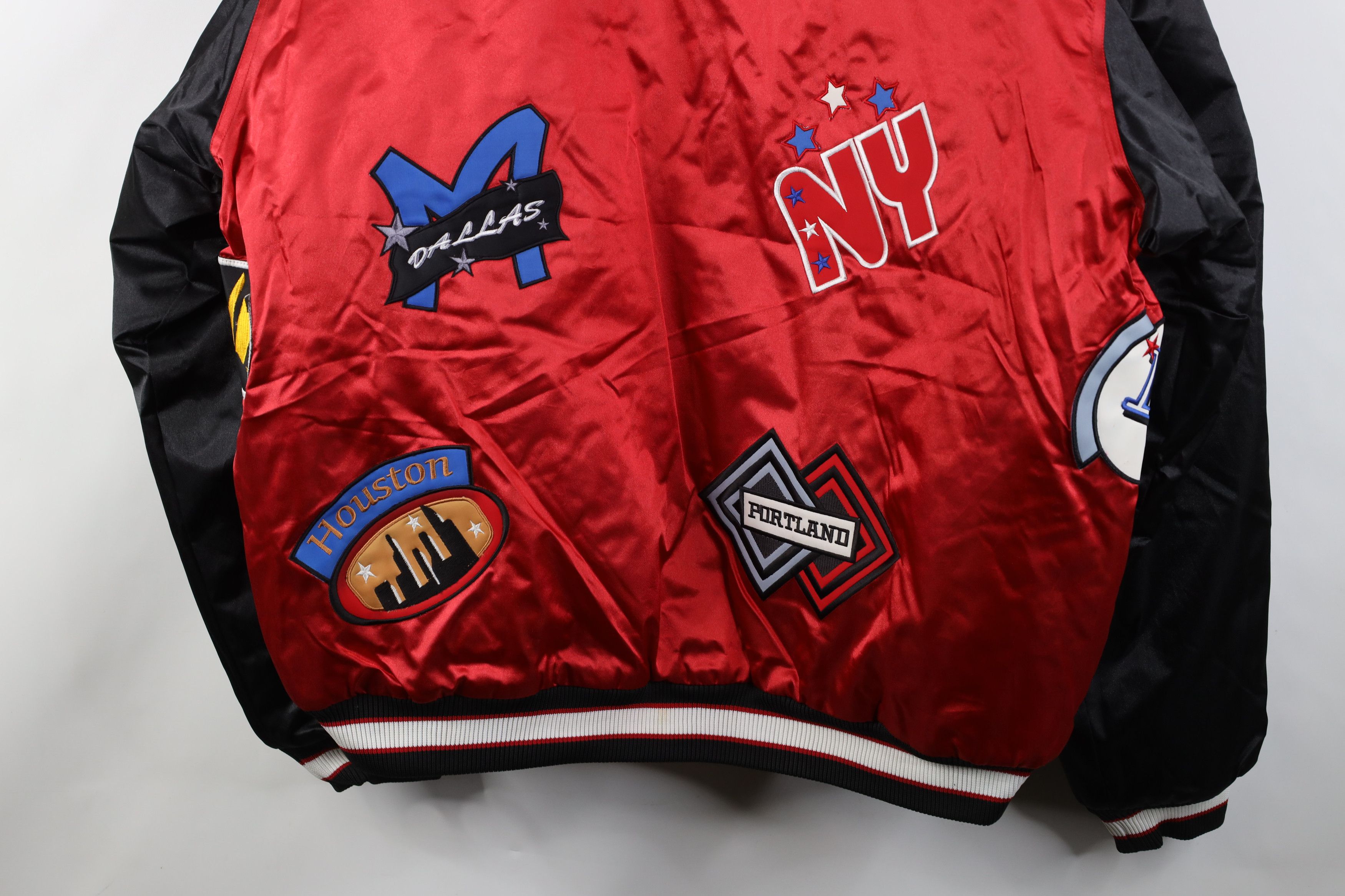 Vintage Deadstock Vintage 90s Quilted Satin Bomber Jacket Red Size US XXL / EU 58 / 5 - 16 Thumbnail