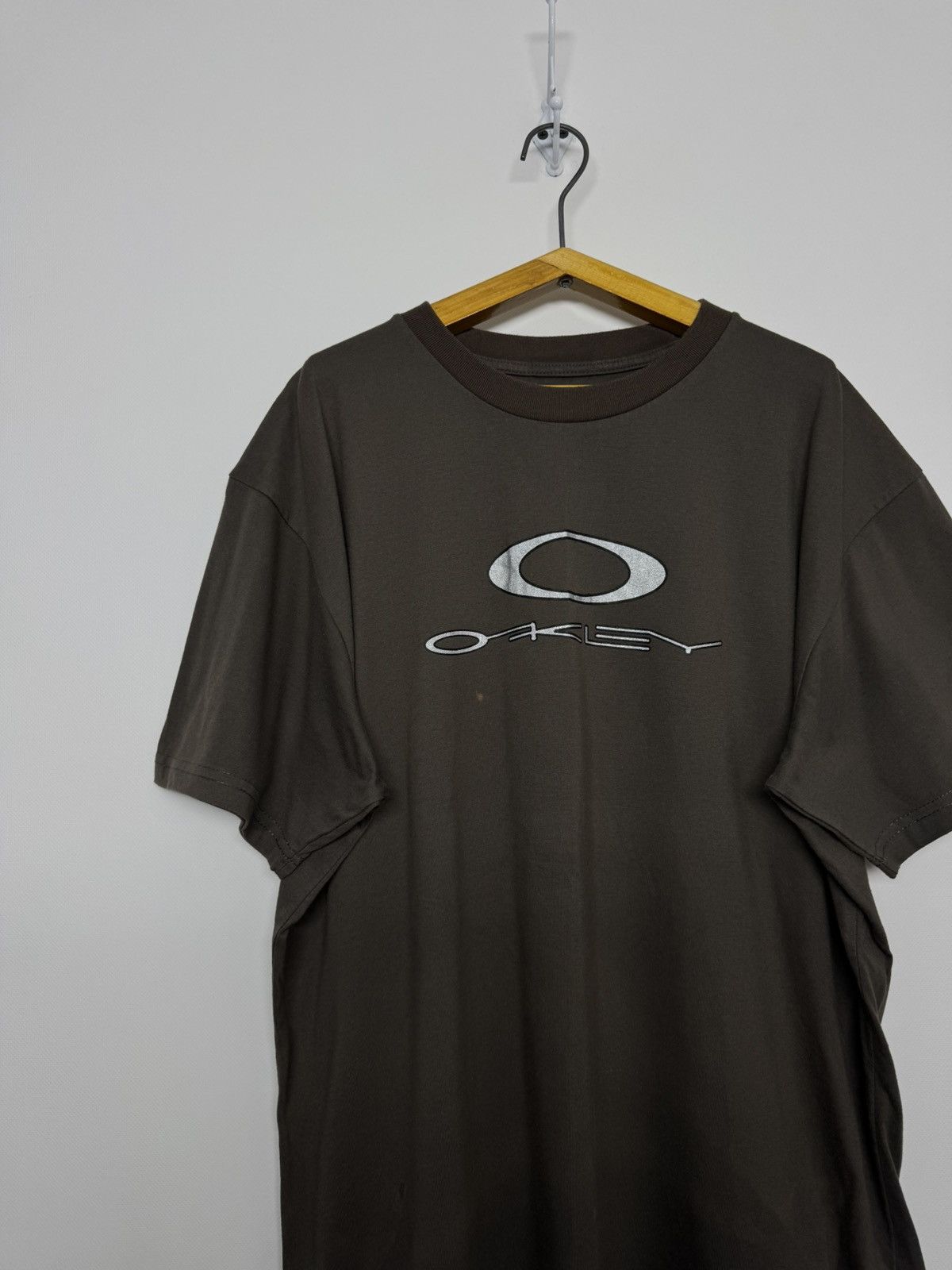 Oakley Vintage OAKLEY Center Logo T Shirt Hype Rare Gorpcore Size US L / EU 52-54 / 3 - 1 Thumbnail