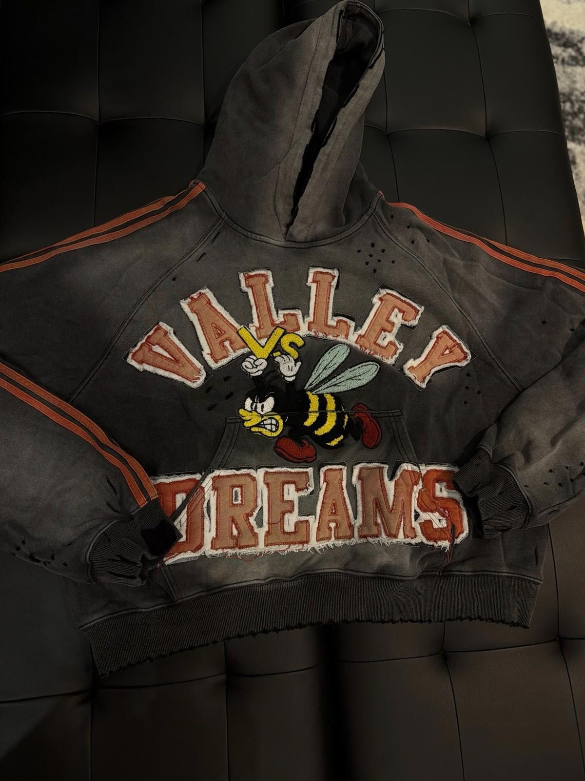 Vale Size XL Vale Pullover Hoodie Valley Black Red Bumble Bee Size US XL / EU 56 / 4 - 1 Thumbnail