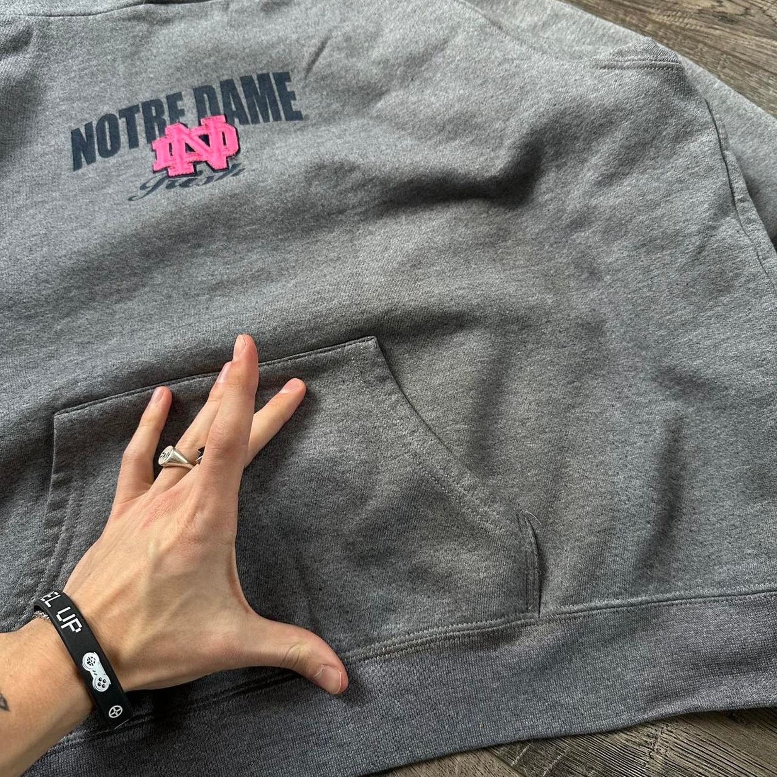 Vintage Vintage 00s Pink Notre Dame Fighting Irish Hoodie Sweatshirt Size S / US 4 / IT 40 - 2 Thumbnail