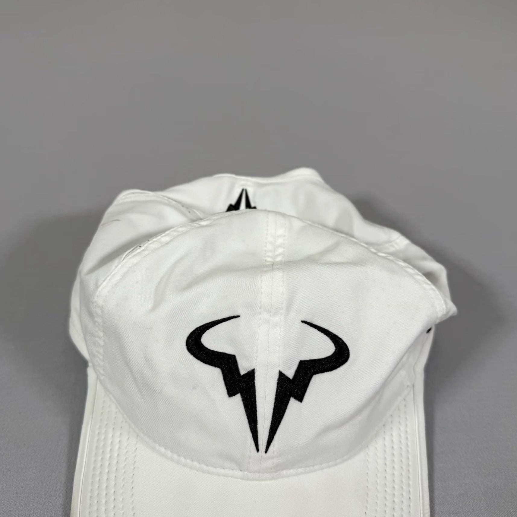 Nike Nike Hat Cap Rafael Nadal Strap Back Dri Fit Bull Mens Medium White Tennis Cap Baseball Size ONE SIZE - 2 Thumbnail