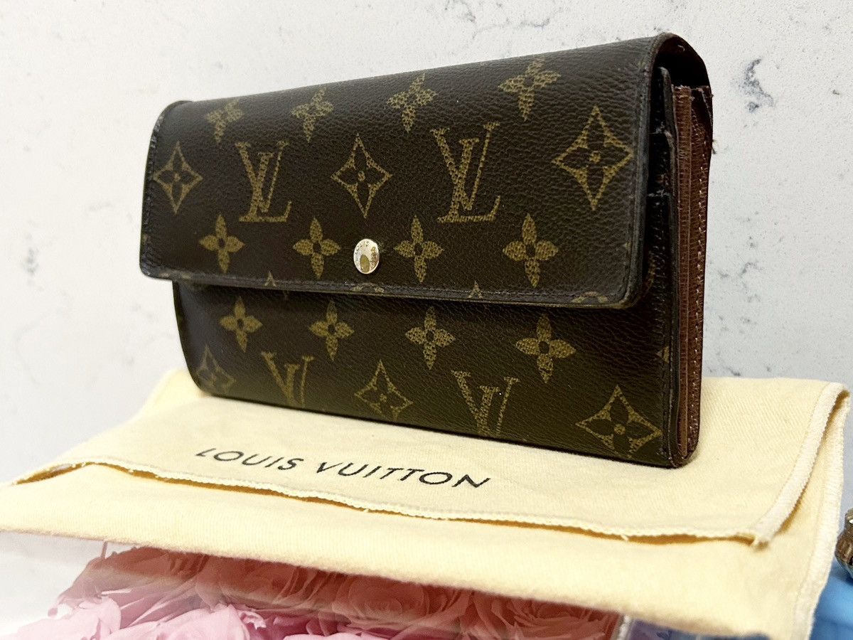 Louis Vuitton Authentic Louis Vuitton Classic Monogram Vintage Sara Wallet Size ONE SIZE - 1 Thumbnail