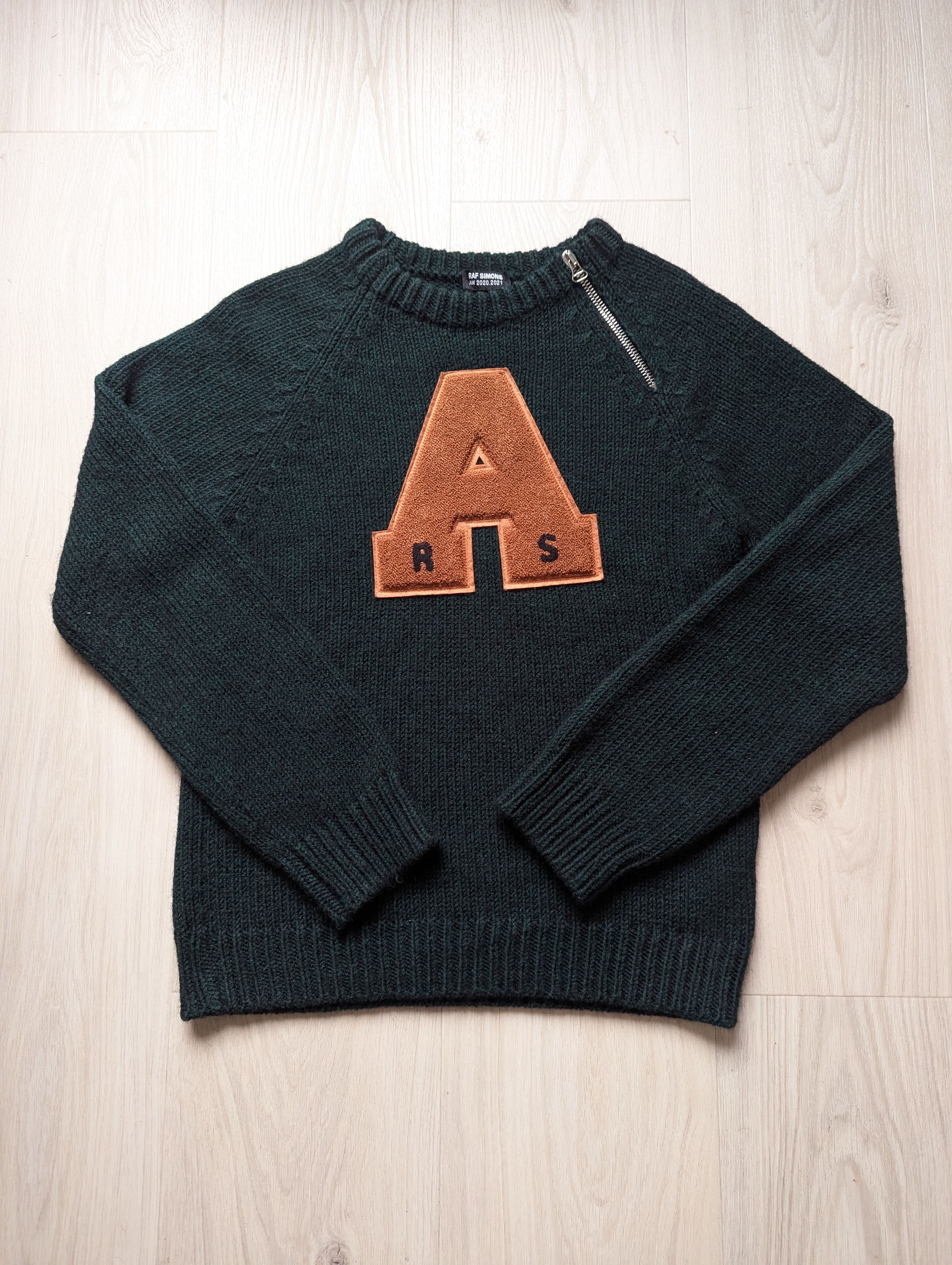Raf Simons Raf Simons AW20/21 Letter Patch Knit Sweater — Dark Green Size US S / EU 44-46 / 1 - 1 Thumbnail