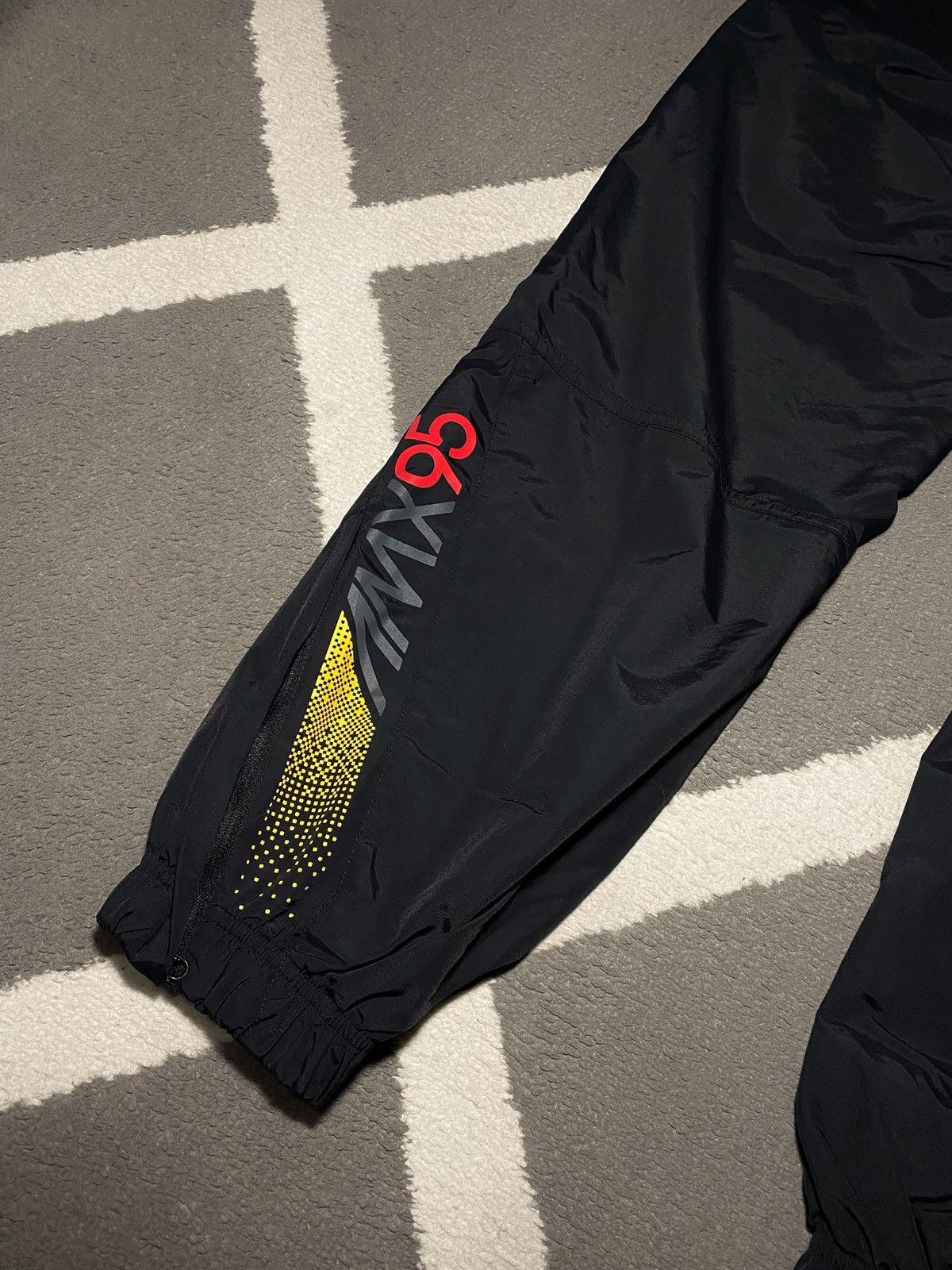 Nike Vintage 00’s Nike Air Max 95 Nylon Track Pants Size US 30 / EU 46 - 13 Thumbnail