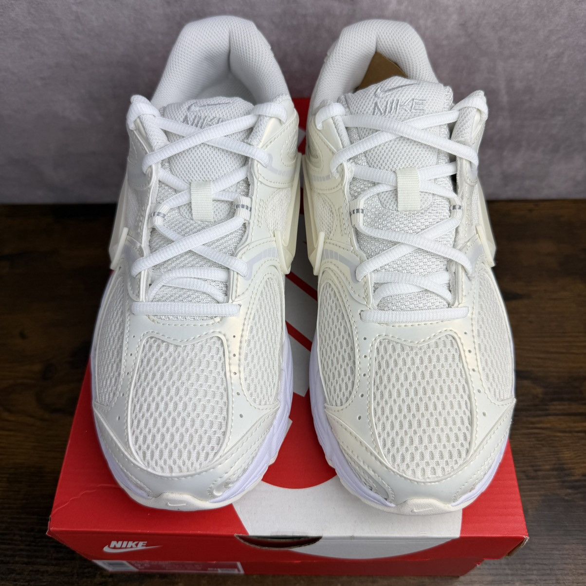 Nike NEW Nike Wmns V5 RNR Soft Pearl White Size 9.5 8M IH6355-047 Size US 9.5 / IT 39.5 - 5 Thumbnail