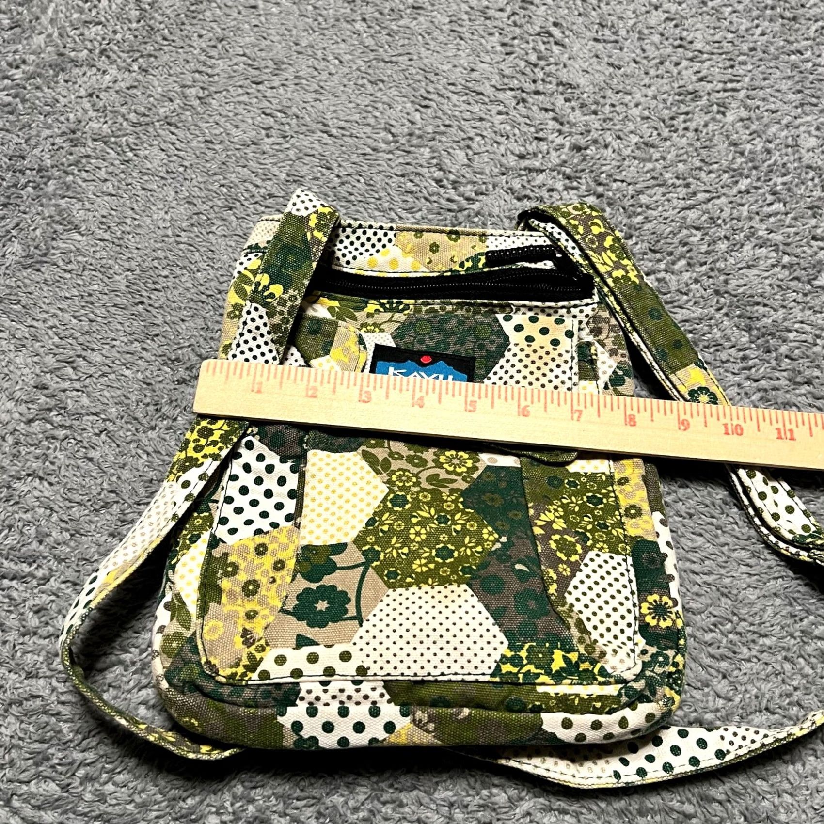 KAVU Kavu Mini Keeper Crossbody Bag Carolina Quilt Green White Patchwork Purse Womens Crossbody Bag Green Quilt Patchwork Kavu Mini Keeper Size ONE SIZE - 5 Thumbnail