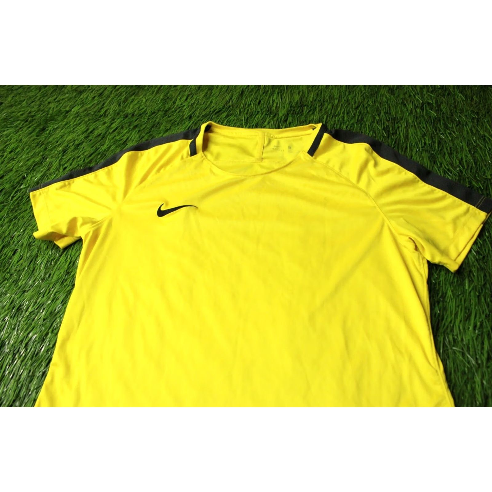 Nike Nike Dri-FIT Soccer Shirt Womens 2019 T-Shirt Yellow and Gray L Short Sleeve Casual Sports Shirt Men/Womens Size L / US 10 / IT 46 - 2 Thumbnail