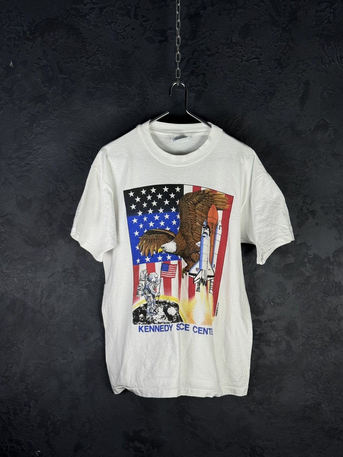 Vintage Vintage 1990 NASA Kennedy Space Center T-shirt Size US XL / EU 56 / 4 - 1 Thumbnail