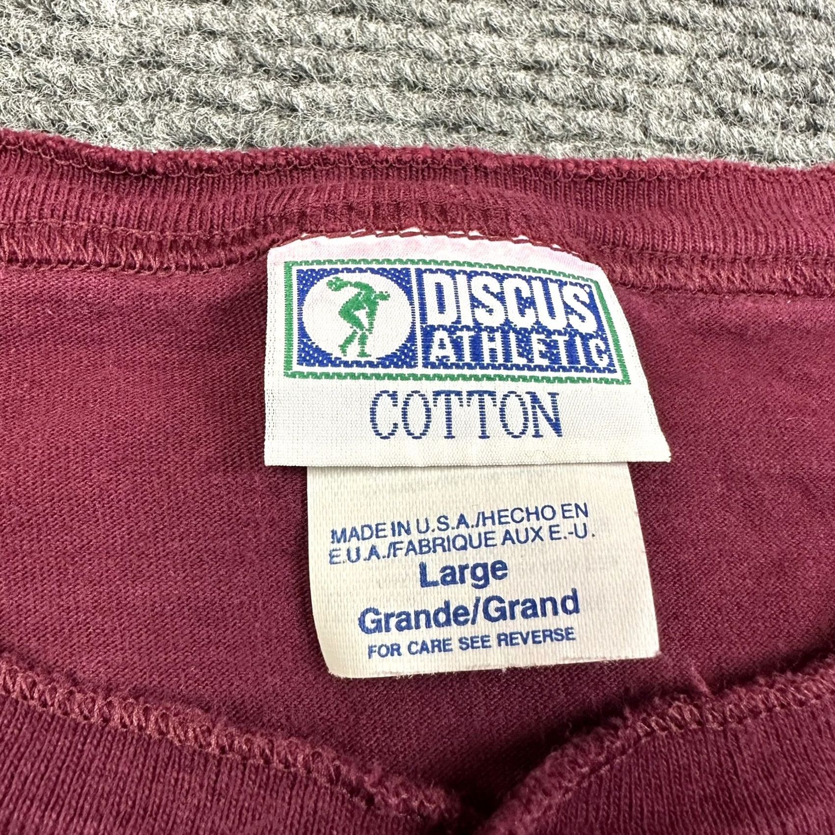 Vintage VINTAGE 90s Discus Athletic T-Shirt Henley Neck Short Sleeve 100% Cotton Purple Mens L Grunge Logo Sports Theme Size US L / EU 52-54 / 3 - 2 Thumbnail
