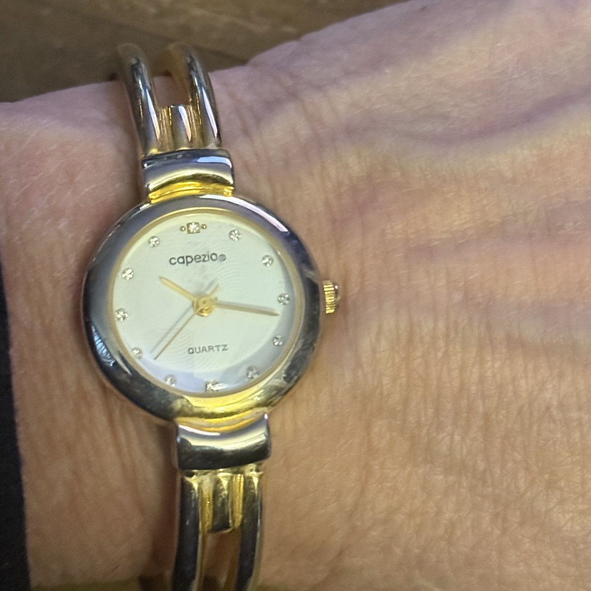 Vintage Vintage Capezio gold tone bangle watch Size ONE SIZE - 4 Thumbnail