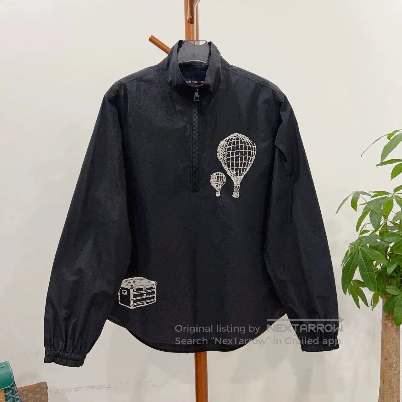 Louis Vuitton louis vuitton black pullover with balloon design. Size US S / EU 44-46 / 1 - 1 Thumbnail