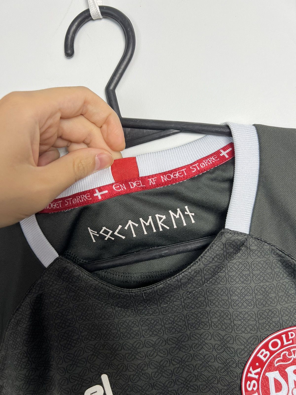 Hummel Hummel Denmark 2016/2016 Soccer Jersey rare Size US M / EU 48-50 / 2 - 4 Thumbnail