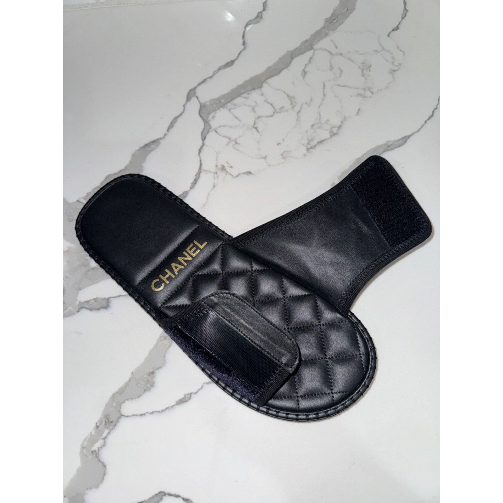Chanel Chanel 23M Black Velvet Crystal CC Logo Hotel Mule Slide Size US 10 / IT 40 - 18 Thumbnail