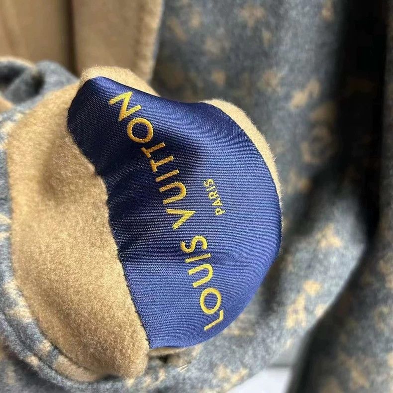Louis Vuitton Louis Vuitton Brown wool reversible jacket with full-print Size US M / EU 48-50 / 2 - 8 Thumbnail