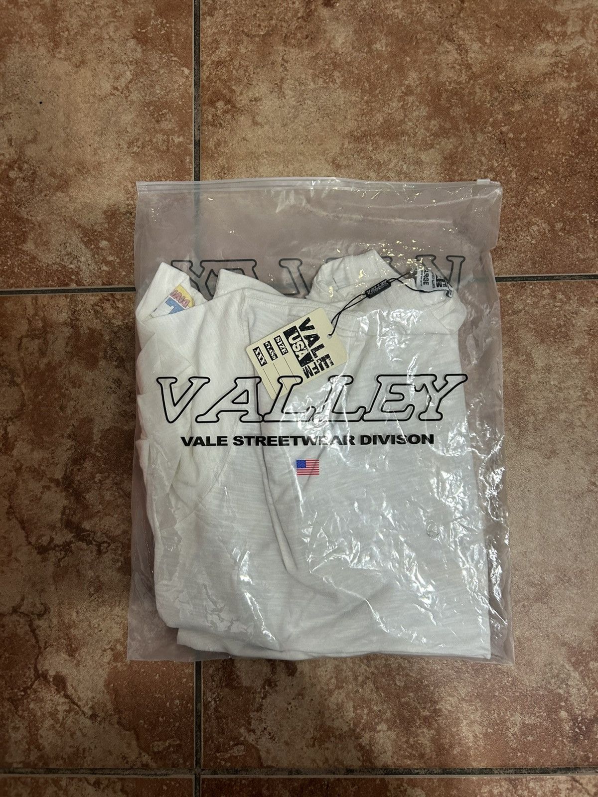 Vale Vale soccer distressed tee brand new size Large Size US L / EU 52-54 / 3 - 9 Thumbnail