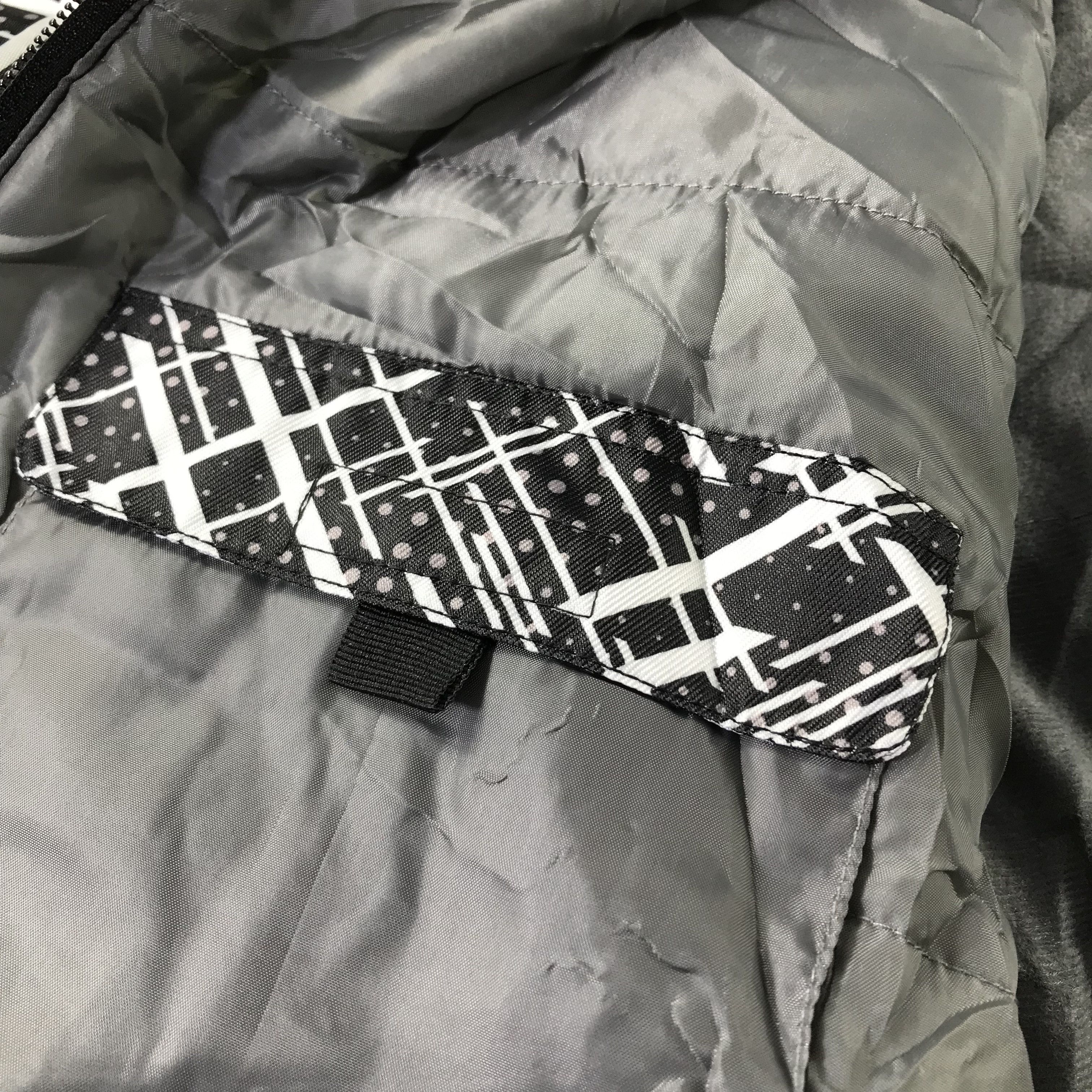 Japanese Brand Vintage Japanese Brand Windbreaker Hooded Full-Zip Jacket Size US M / EU 48-50 / 2 - 12 Thumbnail