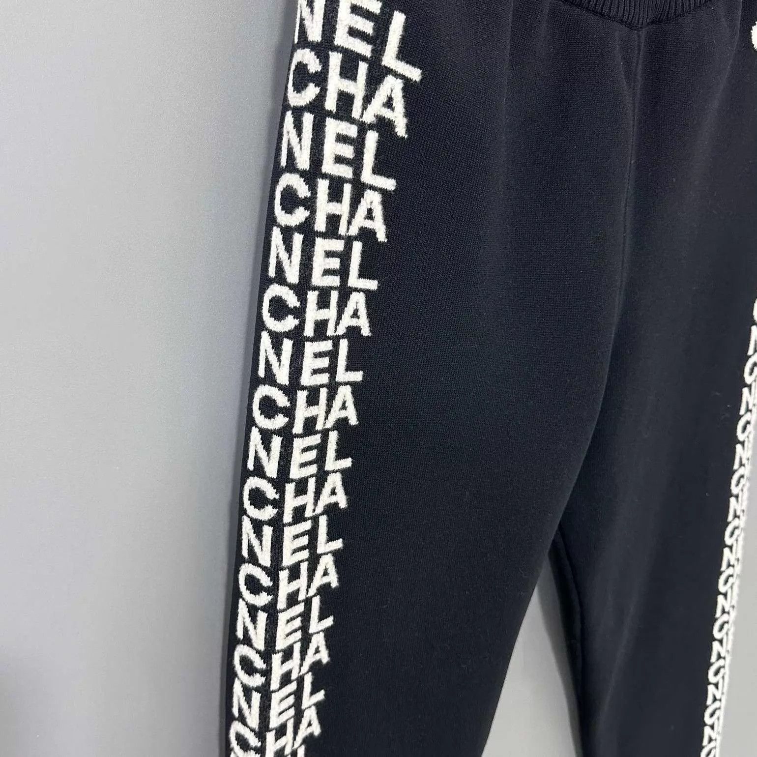 Chanel Chanel women's black all over print 38 99 New pants Size 27" / US 4 / IT 40 - 4 Thumbnail