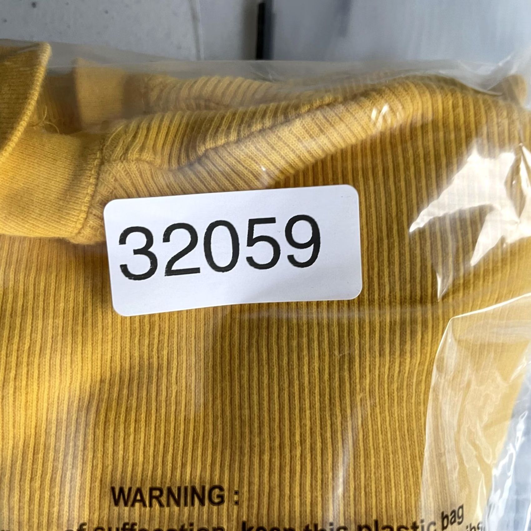 Delta VINTAGE Delta Shirt Womens Small Yellow Solid Cotton Made USA Tee T-Shirt Size S / US 4 / IT 40 - 5 Thumbnail