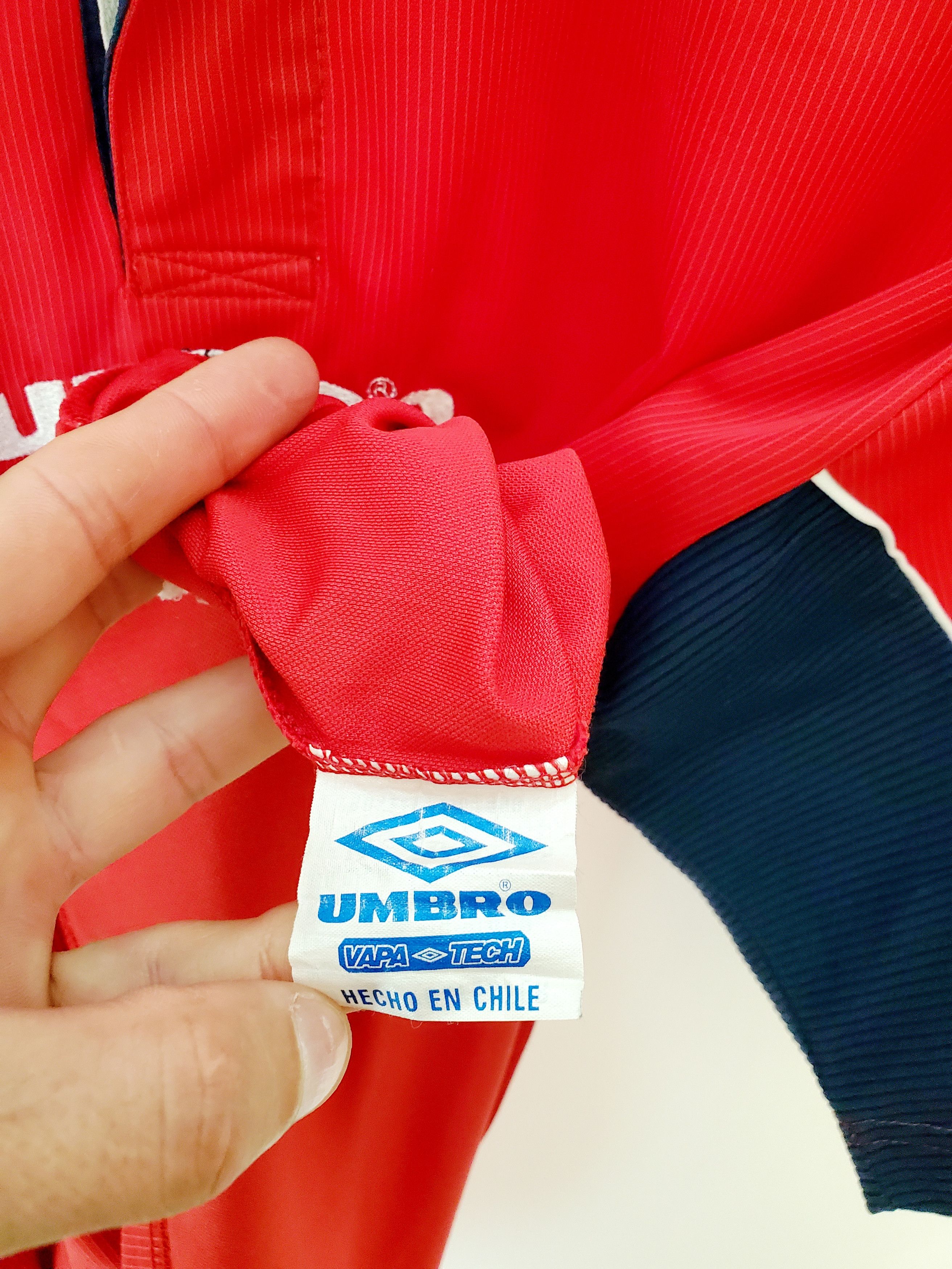 Umbro × Vintage Vintage 90s Umbro Chile National soccer jersey size Xl Size US XL / EU 56 / 4 - 7 Thumbnail