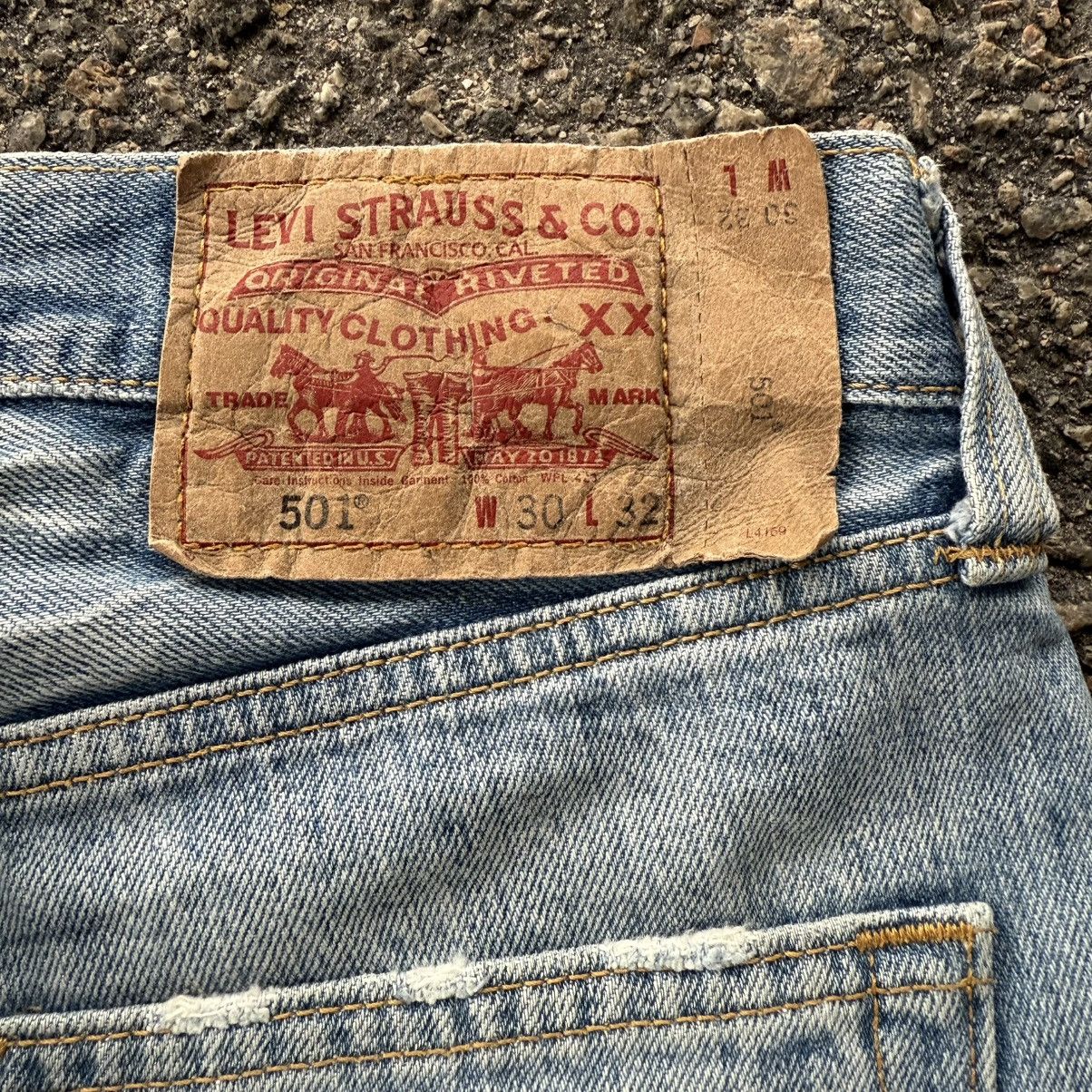 Levi's W31 Vintage Levi’s 501 straight faded Rippep jean denim Size US 31 - 13 Thumbnail