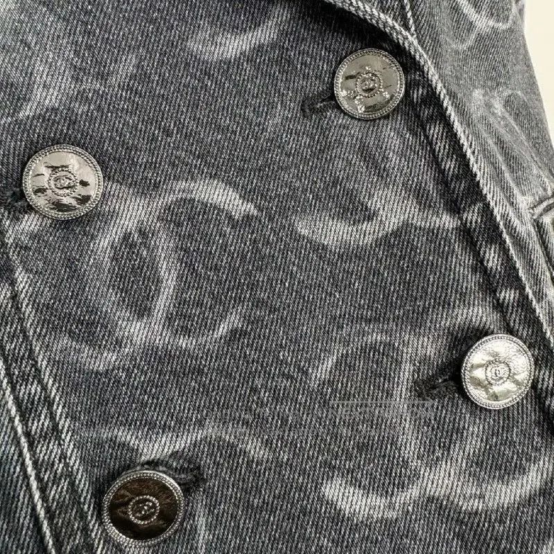 Chanel Chanel Gray Women's Jacket Size S . Size S / US 4 / IT 40 - 2 Thumbnail