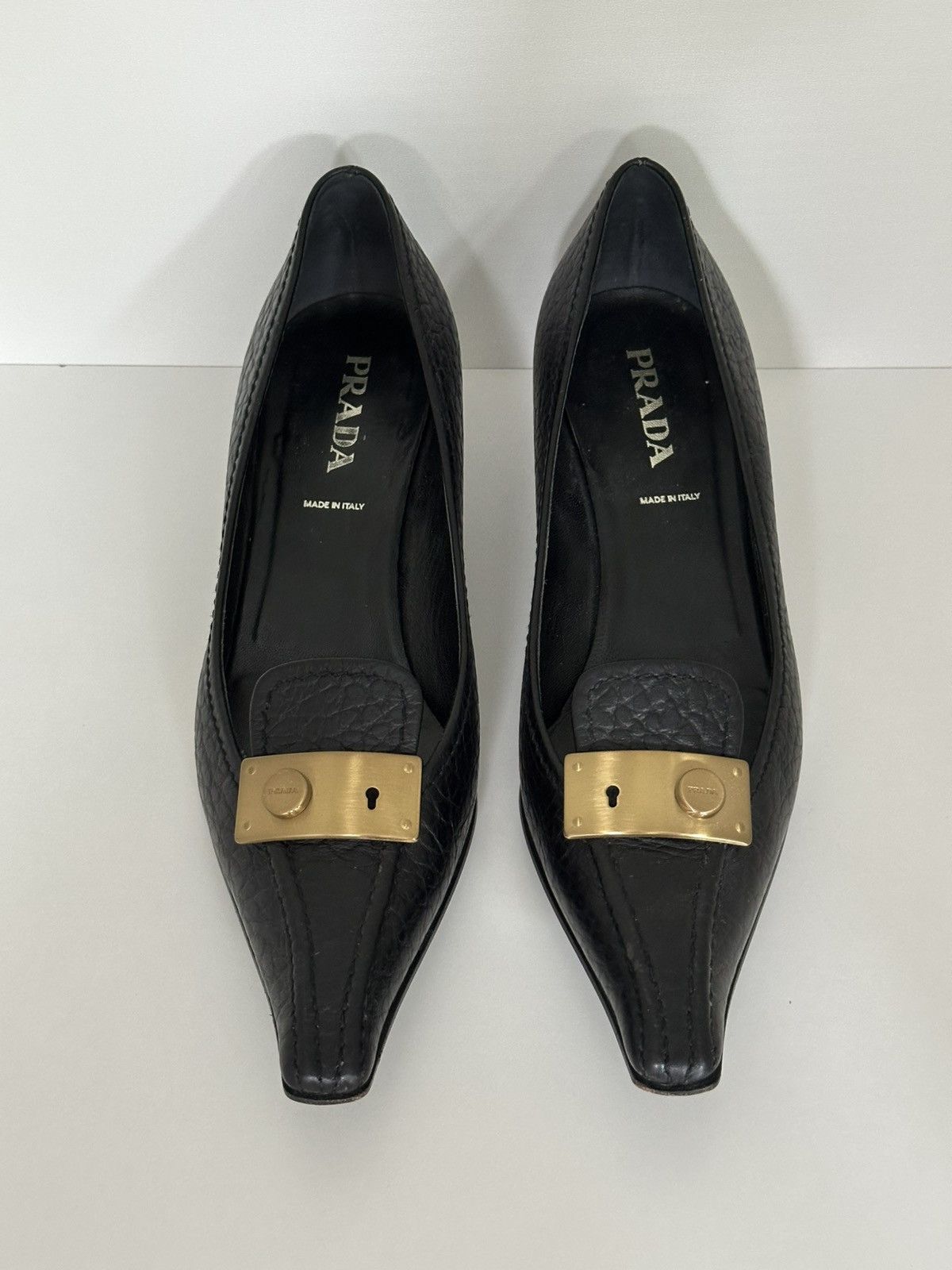 Designer × Prada Prada leather black pumps lock Size US 6.5 / IT 36.5 - 7 Thumbnail
