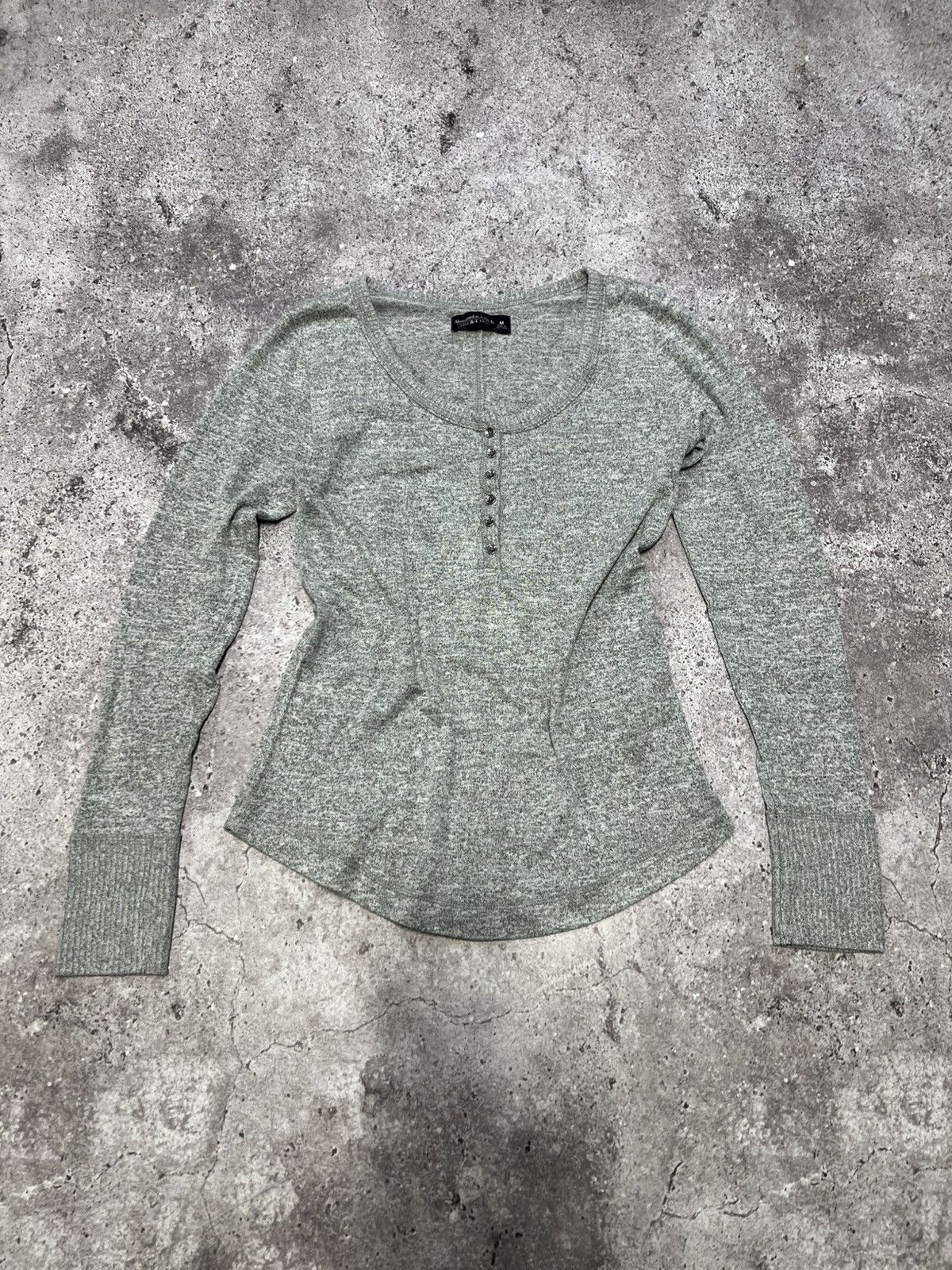 Abercrombie & Fitch y2k abercrombie & fitch 2000’s grey long sleeve henley top Size M / US 6-8 / IT 42-44 - 2 Thumbnail