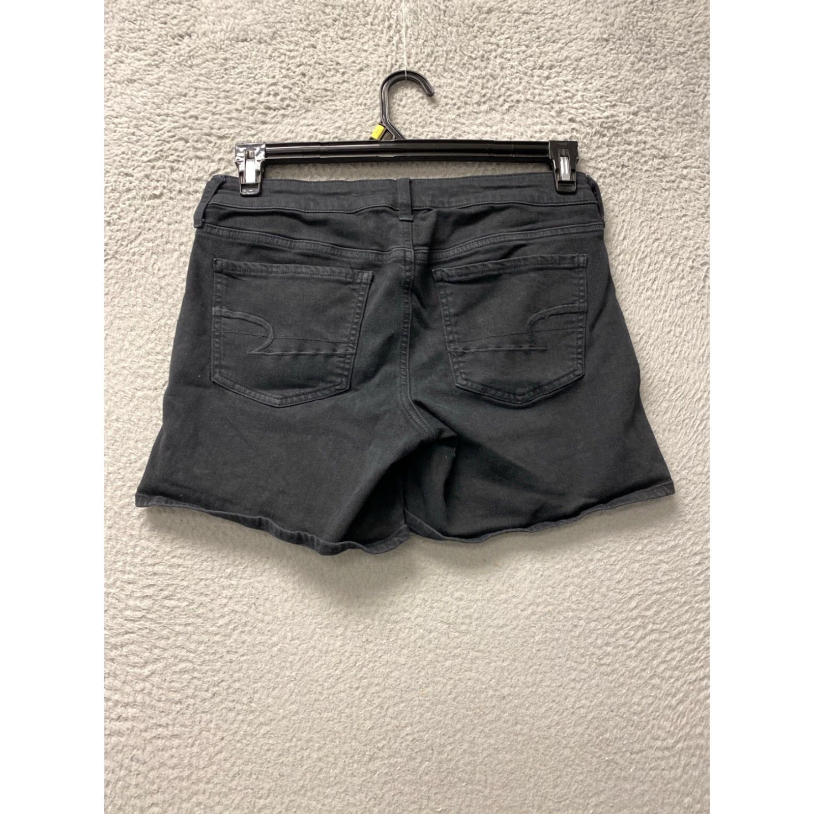 American Eagle Outfitters American Eagle Women’s Super Stretch Black Denim Casual Shorts Size 8 97-74 Size 30" / US 8 / IT 44 - 6 Thumbnail
