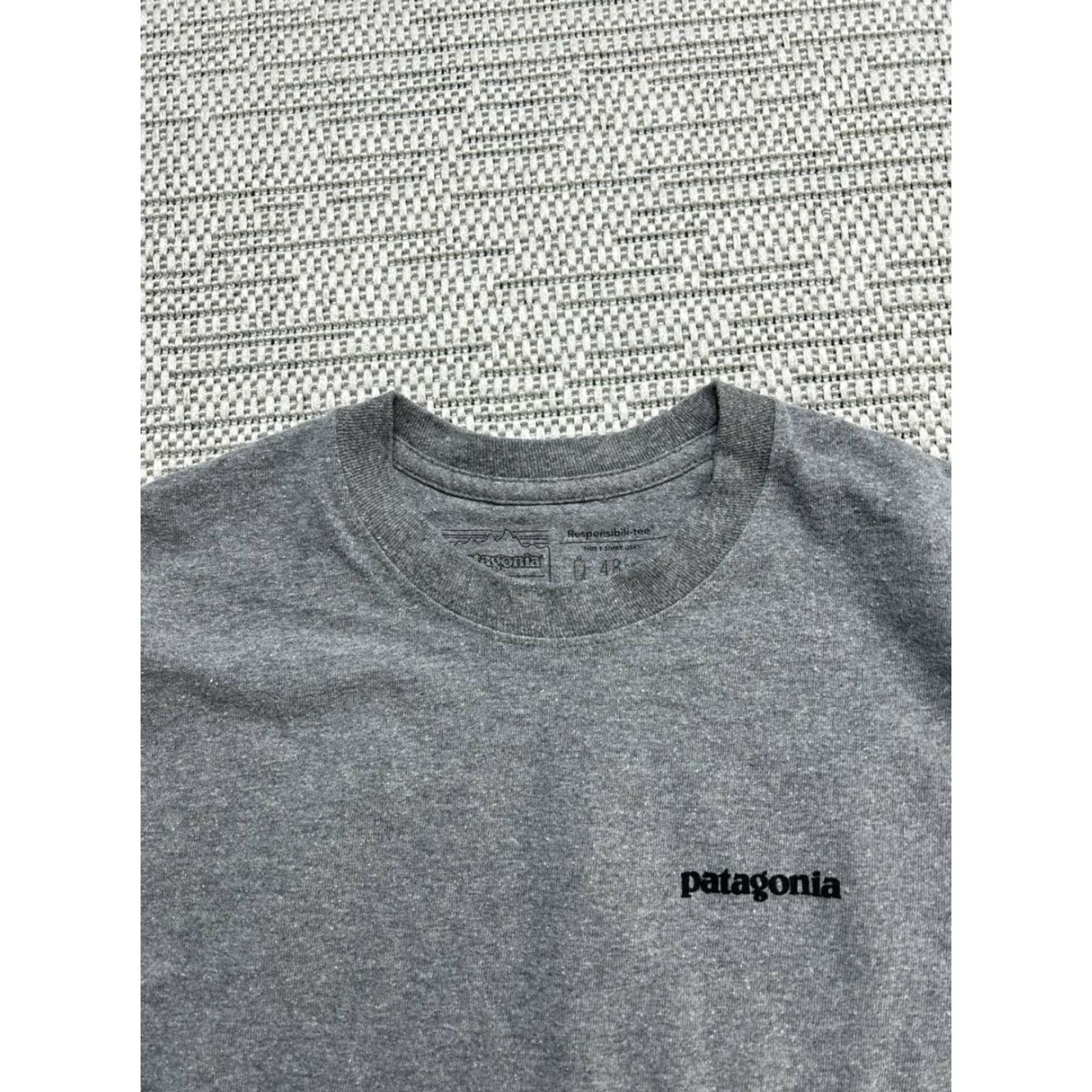 Patagonia Patagonia T Shirt Mens Small Gray Long Sleeve P 6 Logo Responsibili Regular Fit Size US S / EU 44-46 / 1 - 3 Thumbnail