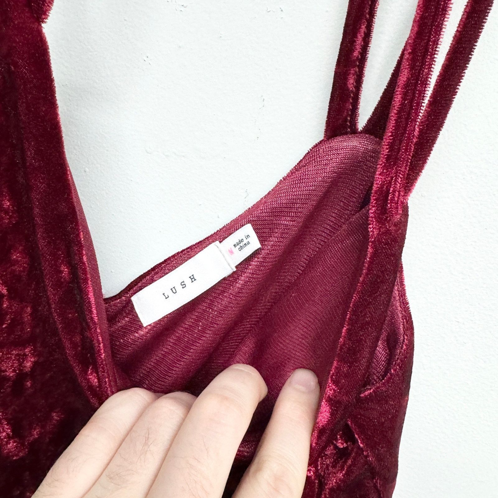 Other Lush Women Red Velvet Halter Neck Sleevless Mini Dress M Size M / US 6-8 / IT 42-44 - 2 Thumbnail
