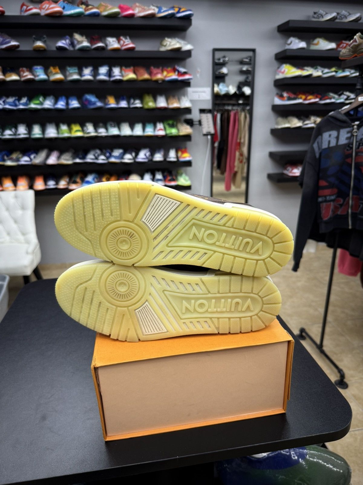 Louis Vuitton Louis Vuitton Brown Monogram Trainers Size 9.5LV / 10.5 US Size US 10.5 / EU 43-44 - 13 Thumbnail