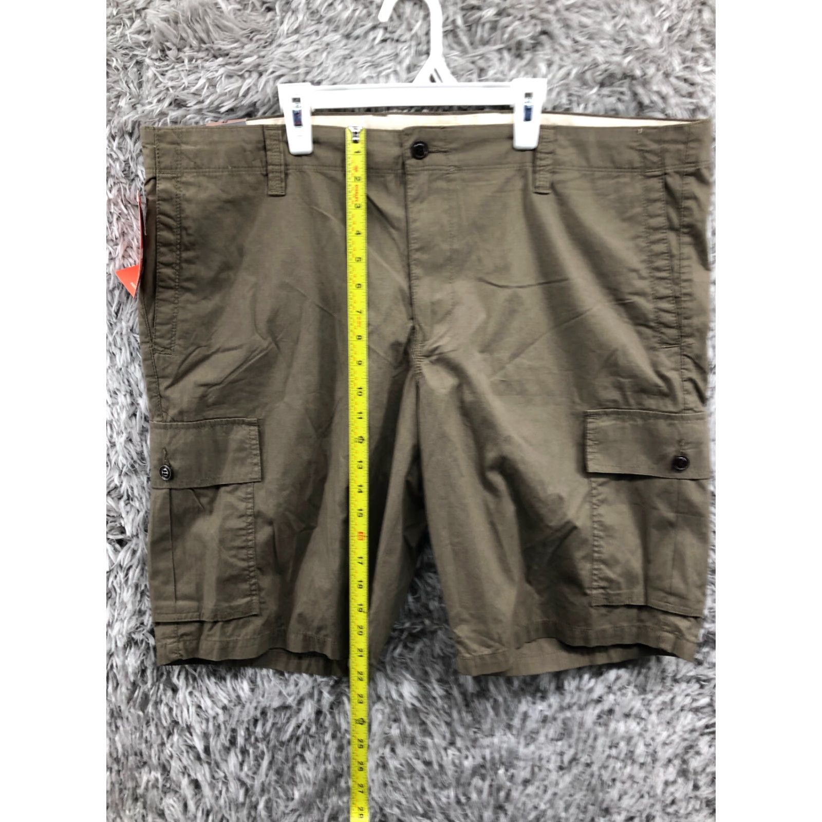 Dockers Dockers Cargo Shorts Mens Size 42 Mid Rise Dark Wash Beige Shorts Size US 42 / EU 58 - 3 Thumbnail
