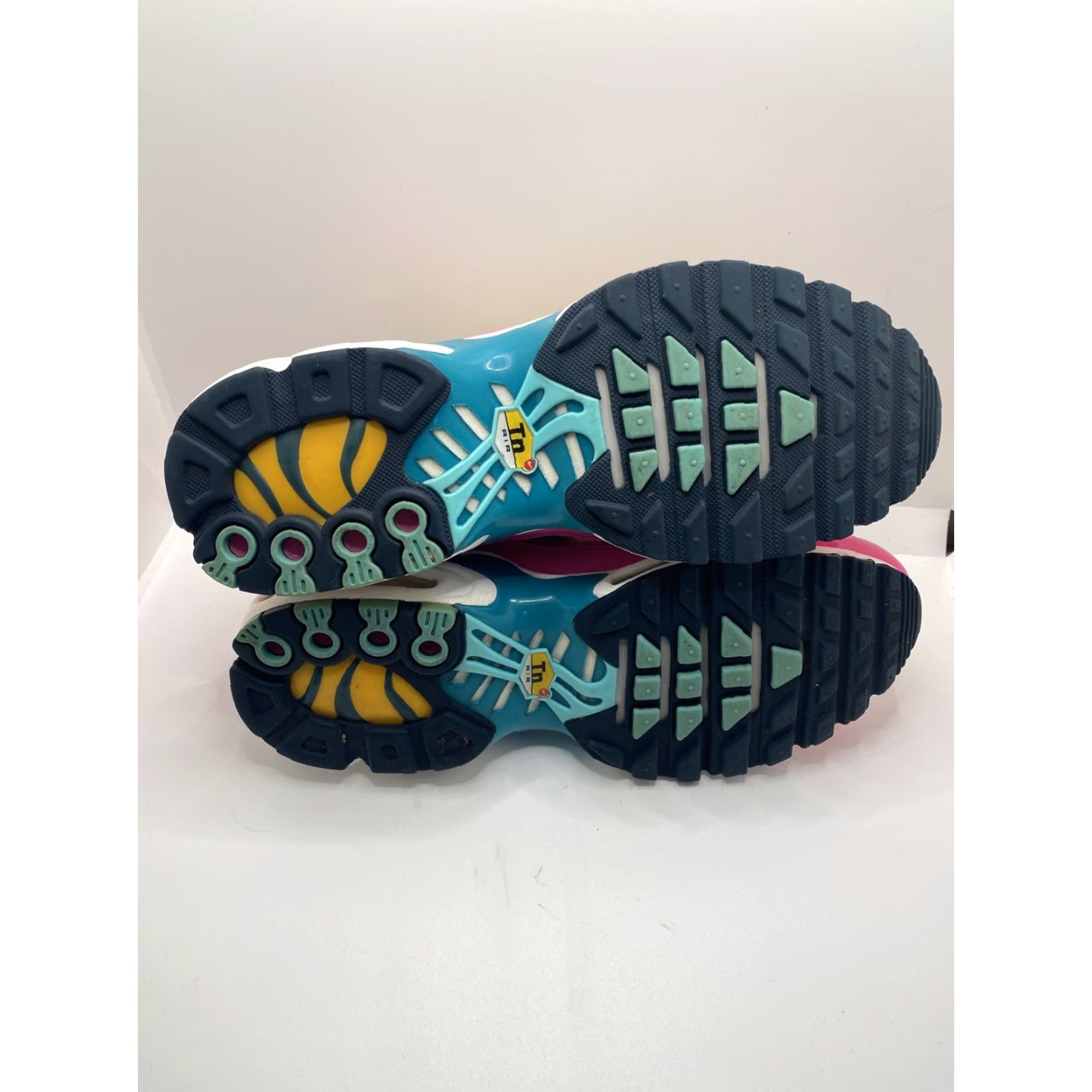 Nike VINTAGE Nike Air Max Plus White/Pink Tropical Twist CJ9922-100 Women's Vapormax Size US 5 / IT 35 - 6 Thumbnail