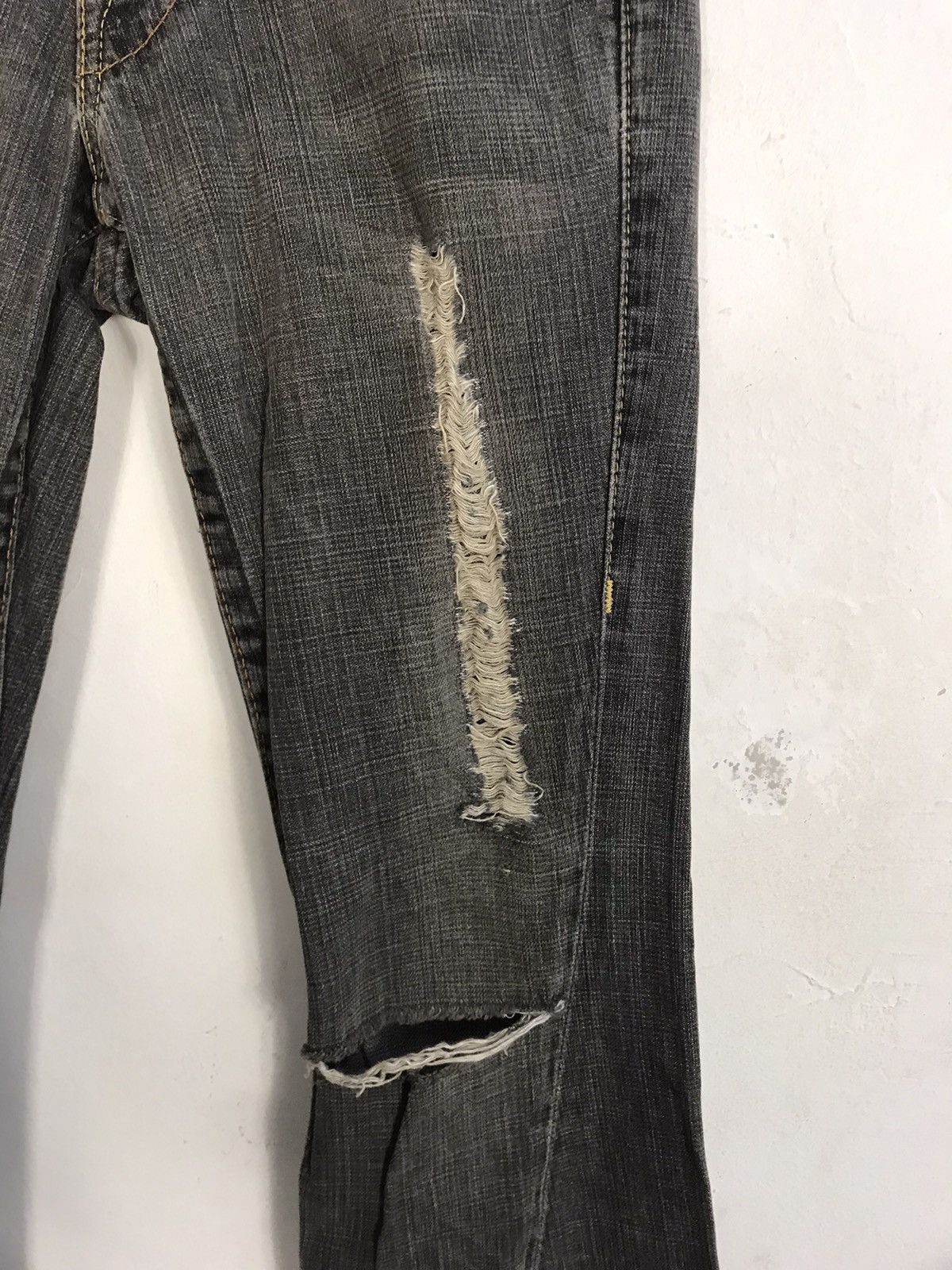 True Religion True Religion Section 803 Flap Pocket Zipper Tear Denim Size 30" / US 8 / IT 44 - 18 Thumbnail
