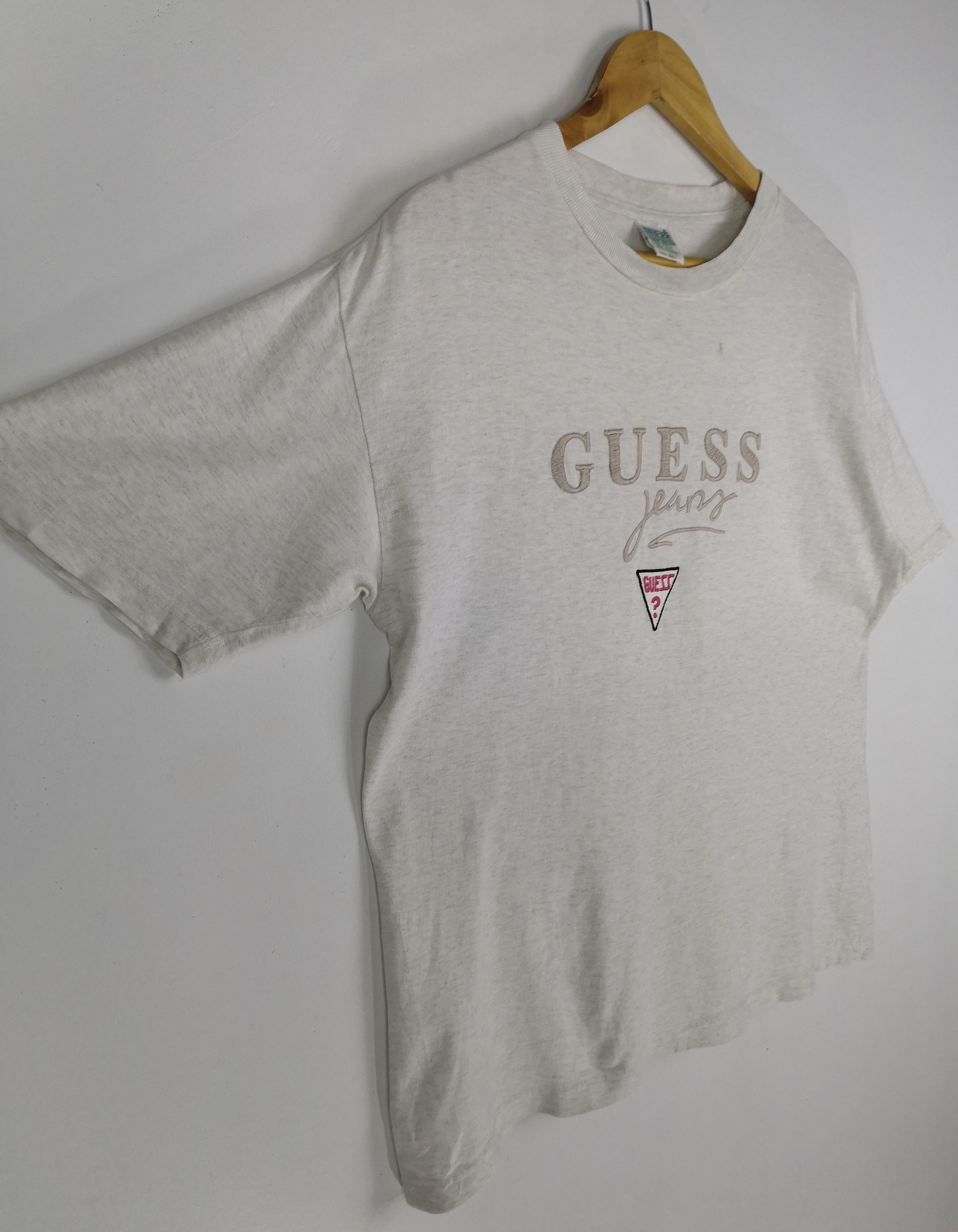 Guess Vintage 90s Guess T-Shirt Big Logo Embroidery Spellout Size US M / EU 48-50 / 2 - 4 Thumbnail