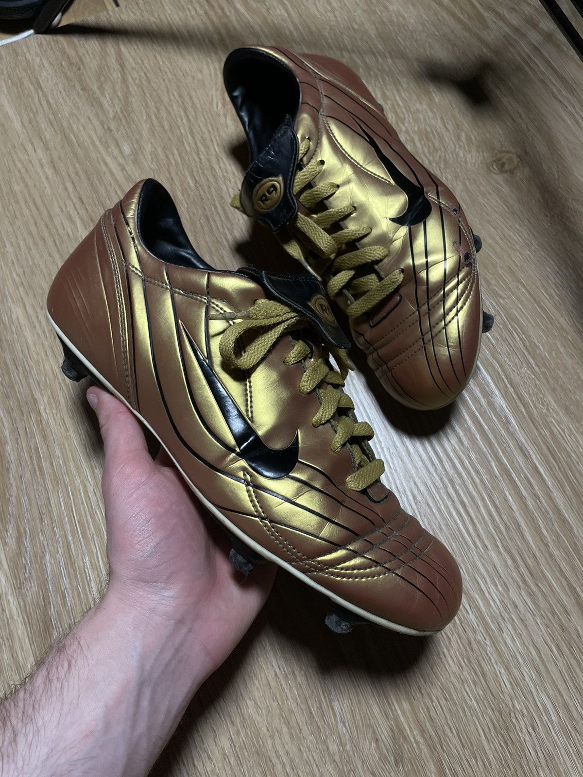 Nike Vintage nike mercurial R9 vapor gold boots 00s Size US 9 / EU 42 - 3 Thumbnail