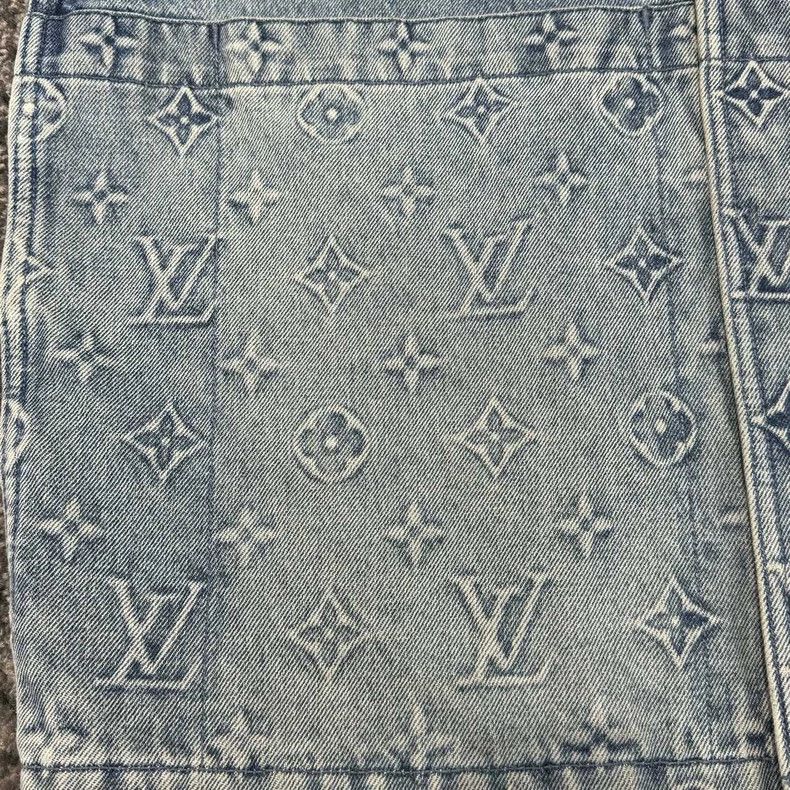 Louis Vuitton Louis Vuitton New Short Sleeve Denim Shirt with Felling Wo Size US M / EU 48-50 / 2 - 3 Thumbnail