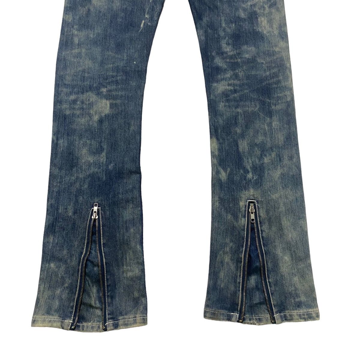 Le Grande Bleu (L.G.B.) GLAD NEWS Denim Low Flare Studded Jeans Size US 33 - 13 Thumbnail