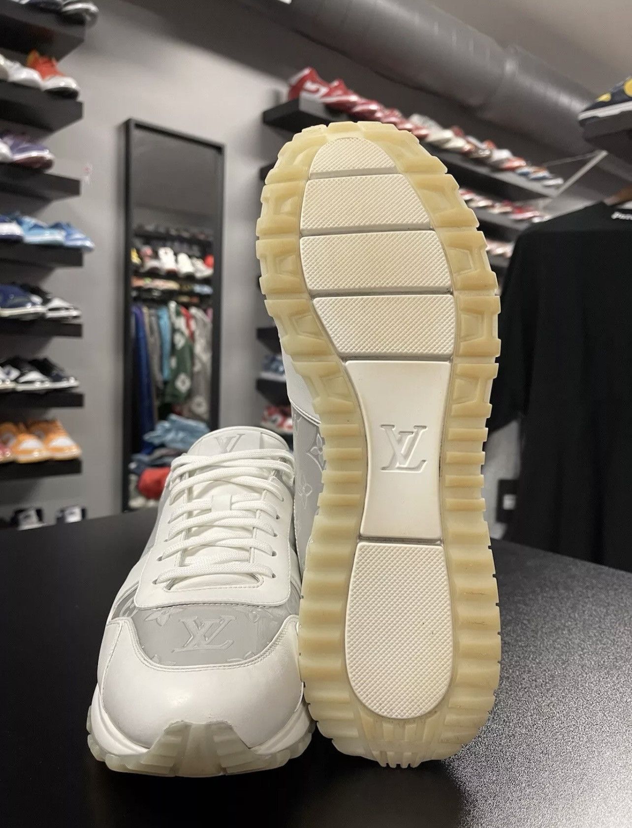 Louis Vuitton Size 9.5LV/10.5US Louis Vuitton Run Away White iridescent Size US 10.5 / EU 43-44 - 9 Thumbnail
