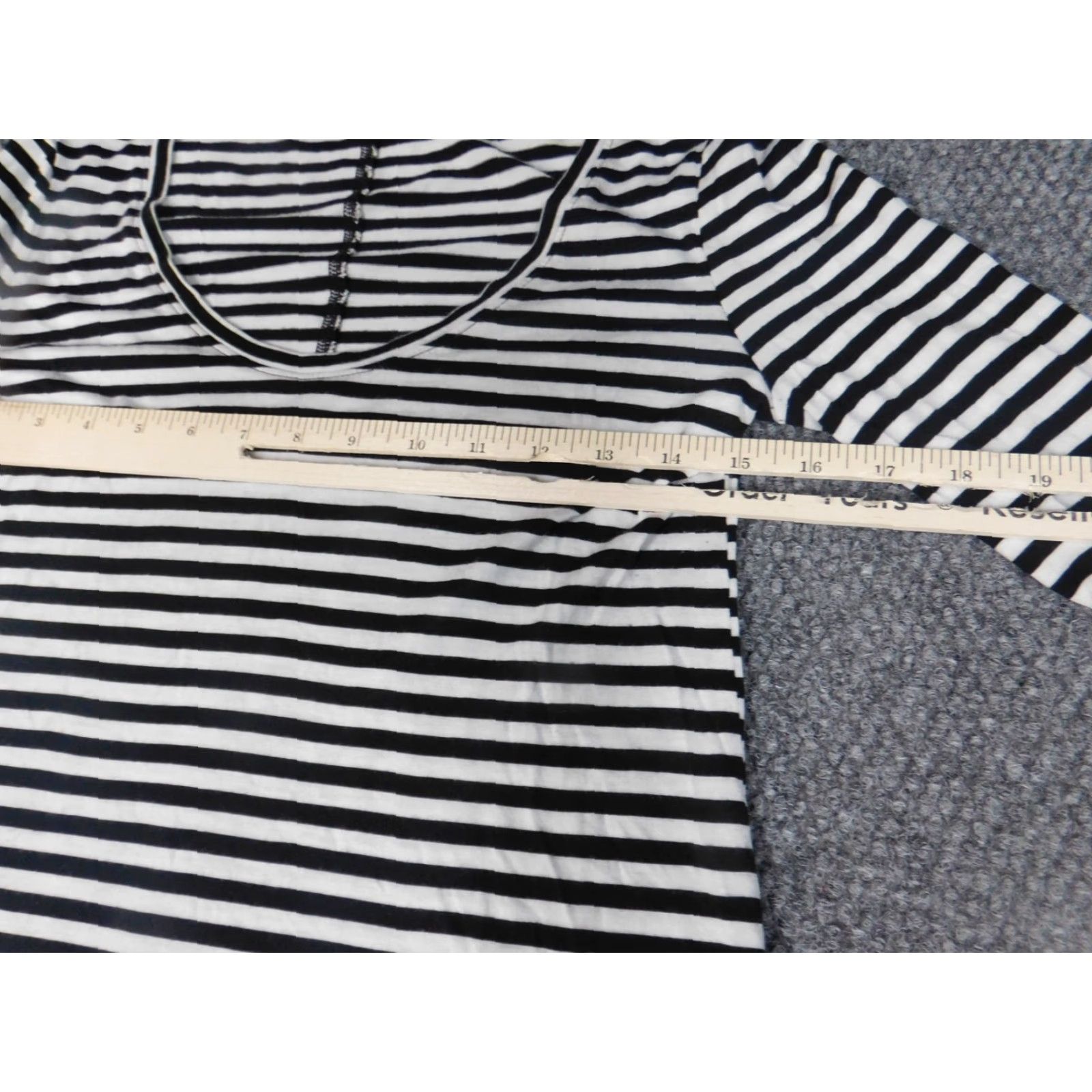 Banana Republic Banana Republic Blouse Womens Small Black Striped Long Sleeve Crew Neck Pullover Casual Regular Stretch Indoor Size S / US 4 / IT 40 - 5 Thumbnail