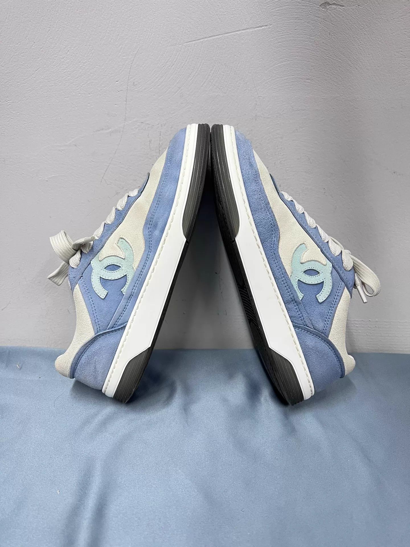 Chanel Chanel 23P White Blue Low-Top Sneaker 37 BF5017 Size US 6.5 / IT 36.5 - 6 Thumbnail