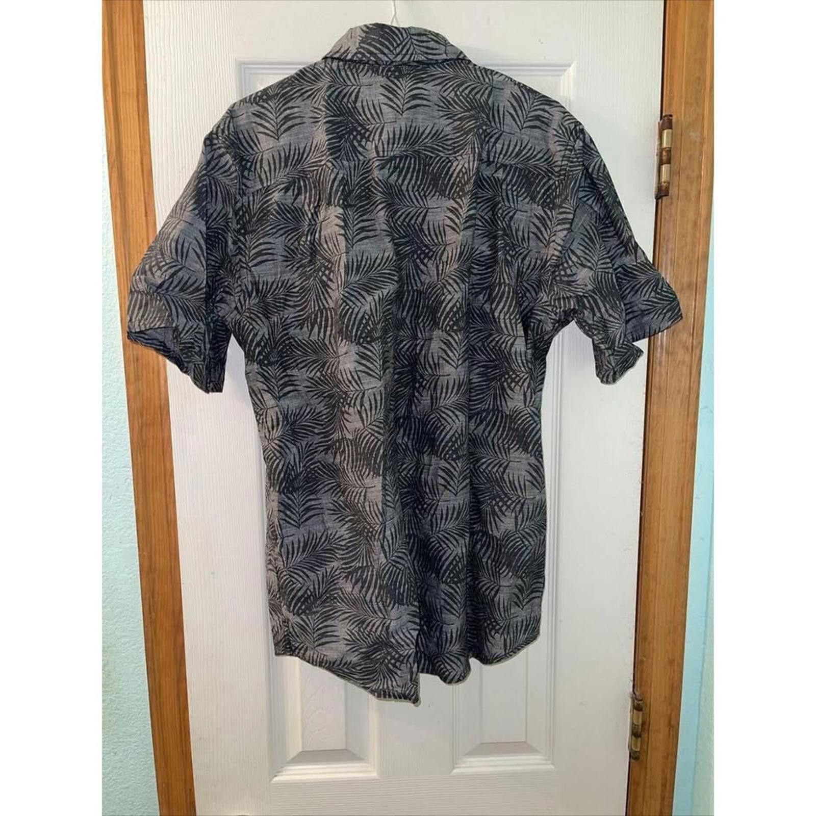 Other Hurley Short Sleeve Tropical Print Shirt - Size S Size US S / EU 44-46 / 1 - 7 Thumbnail