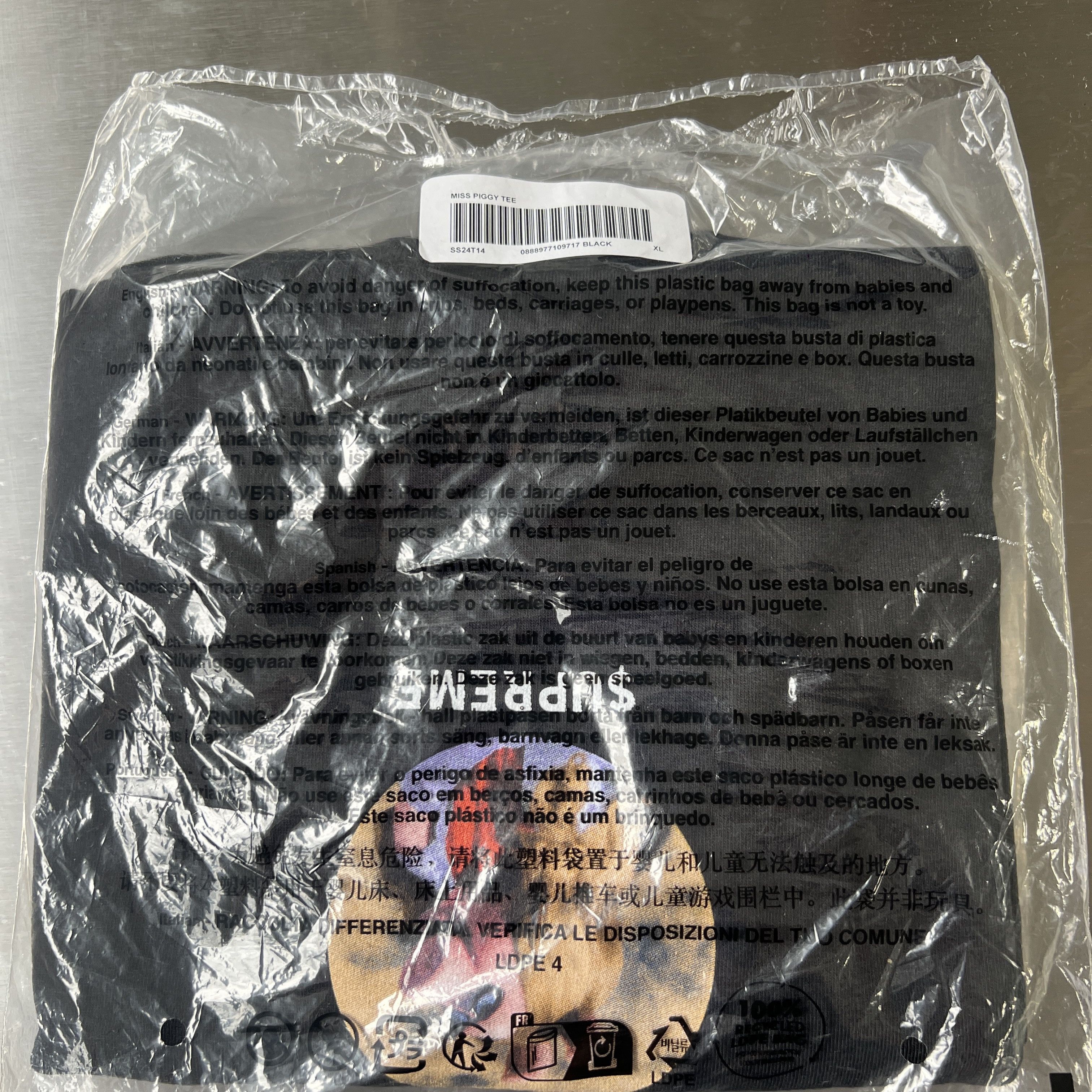 Supreme (XL) Supreme Miss Piggy Black Tee FW24 (DS) Size US XL / EU 56 / 4 - 2 Thumbnail