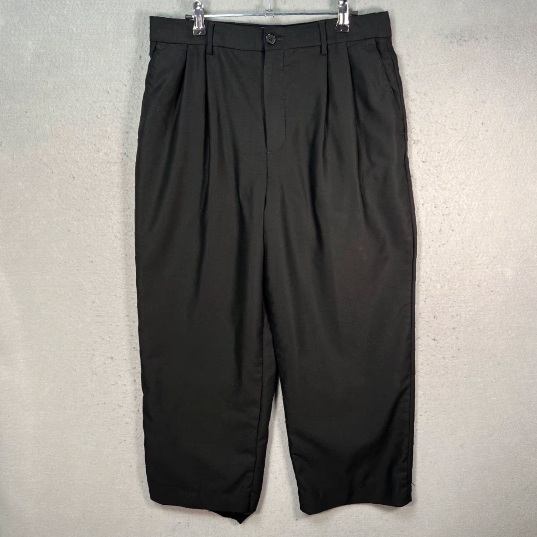 Banana Republic Banana Republic Mens Size 32 Relaxed Fit Black Dress Pants Wool Blend Trousers Dress Pants Mens 32 Black Wool Blend Straight Inseam 26in Sl… Size US 32 / EU 48 - 2 Thumbnail
