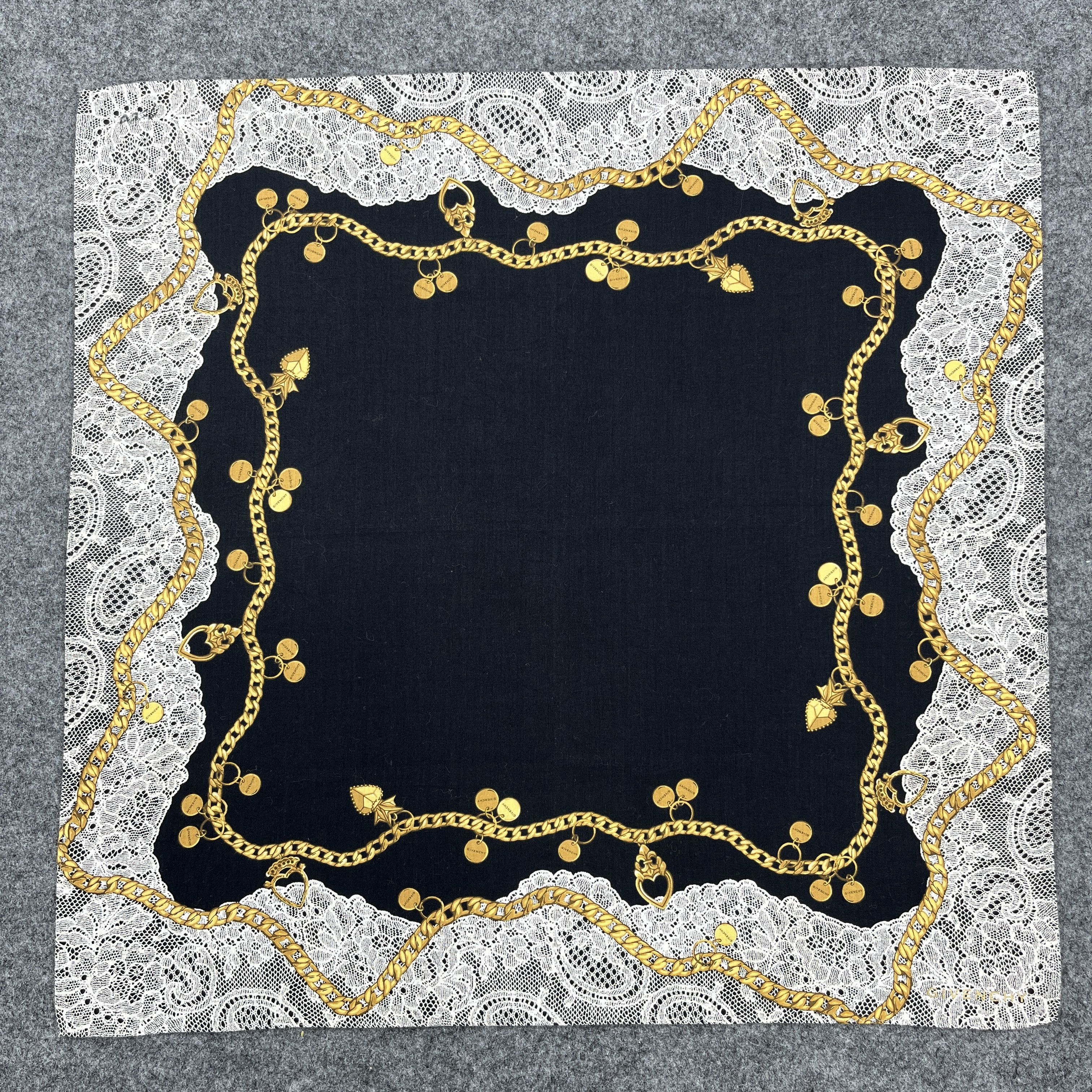 Givenchy Givenchy Handkerchief / Bandana / Neckerchief B1469 Size ONE SIZE - 1 Thumbnail