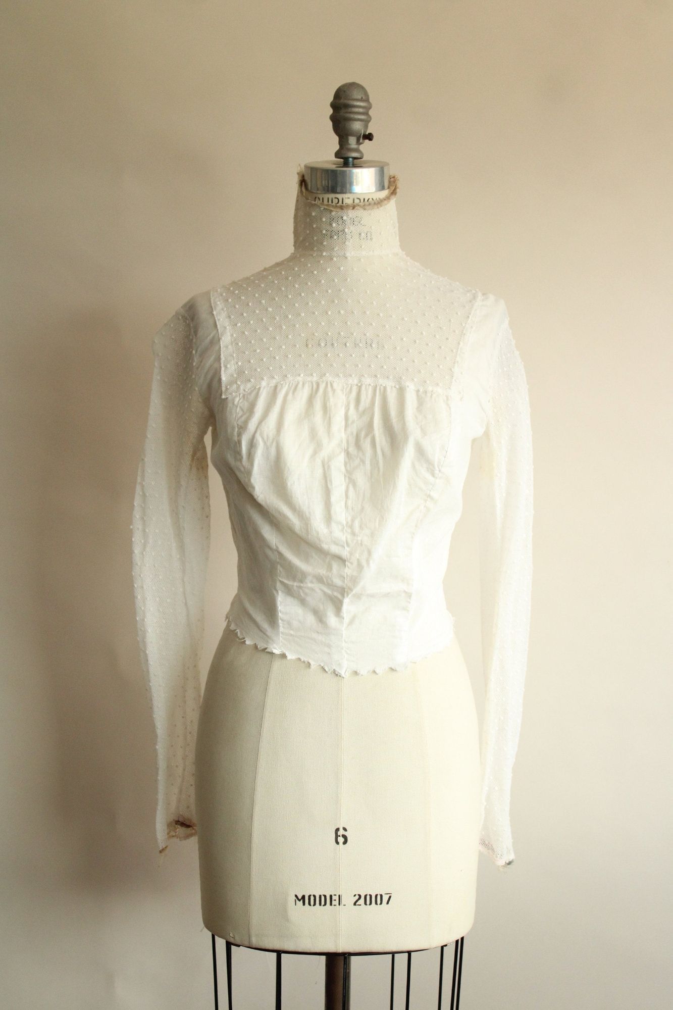 Vintage Antique 1900s Blouse In White With Lace Front. Pigeon Bust Size M / US 6-8 / IT 42-44 - 2 Preview