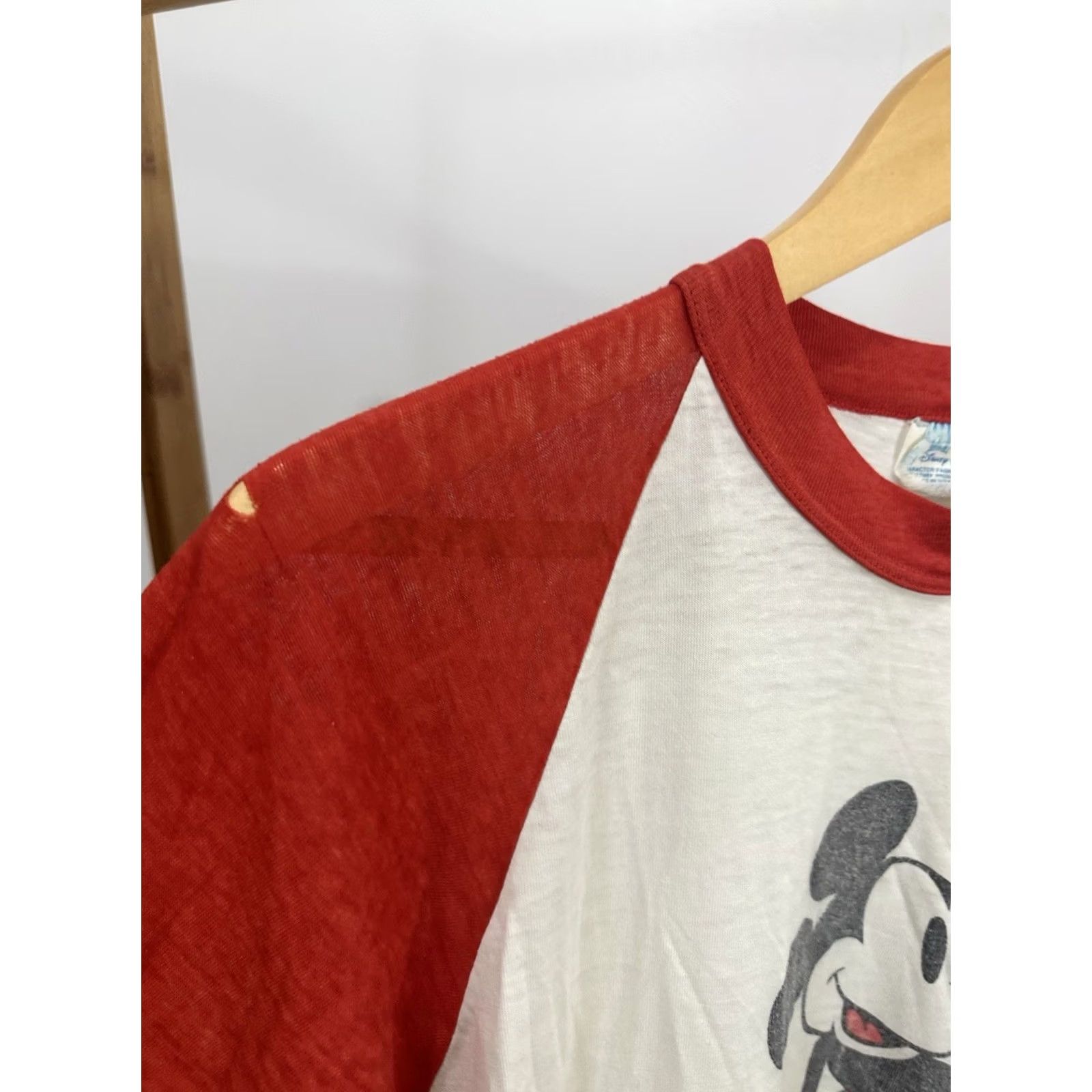 Disney VINTAGE Walt Disney World T-Shirt L Raglan Paper Thin Burnout Worn White Mens Size US L / EU 52-54 / 3 - 7 Thumbnail