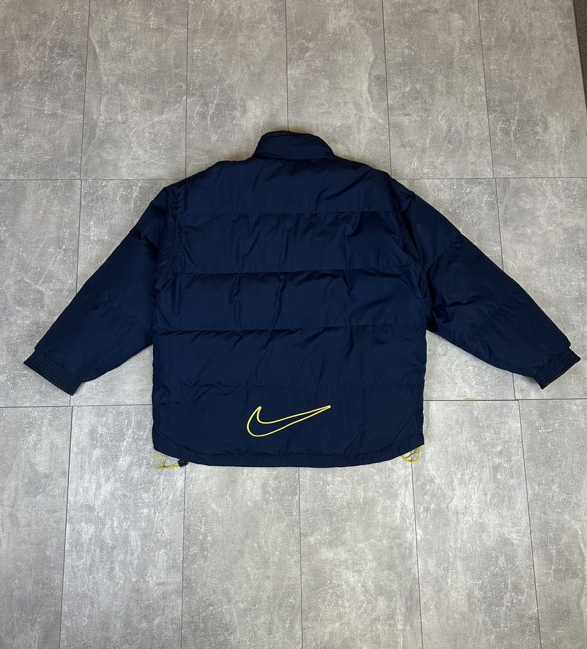 Vintage Men’s vintage rare Nike overprint logo Down jacket Size US L / EU 52-54 / 3 - 1 Thumbnail