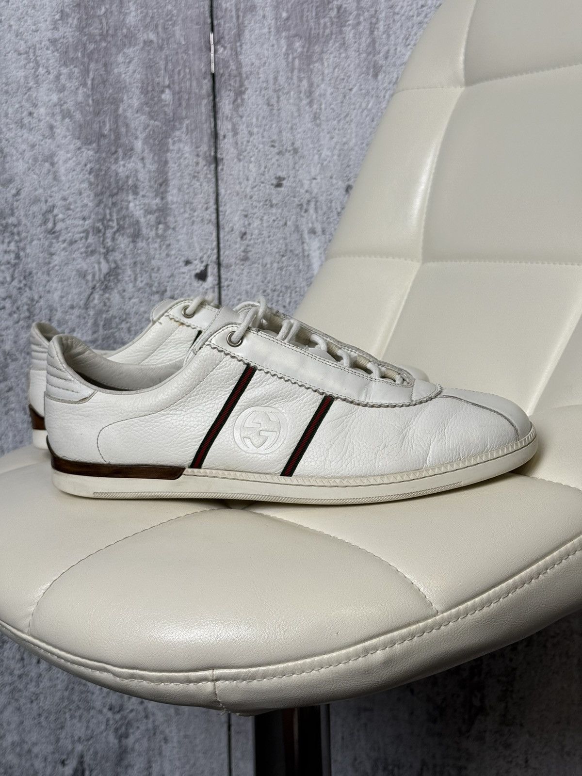 Gucci Gucci White Leather Low Top Sneakers Web Stripe & GG Logo Size US 9 / EU 42 - 9 Thumbnail